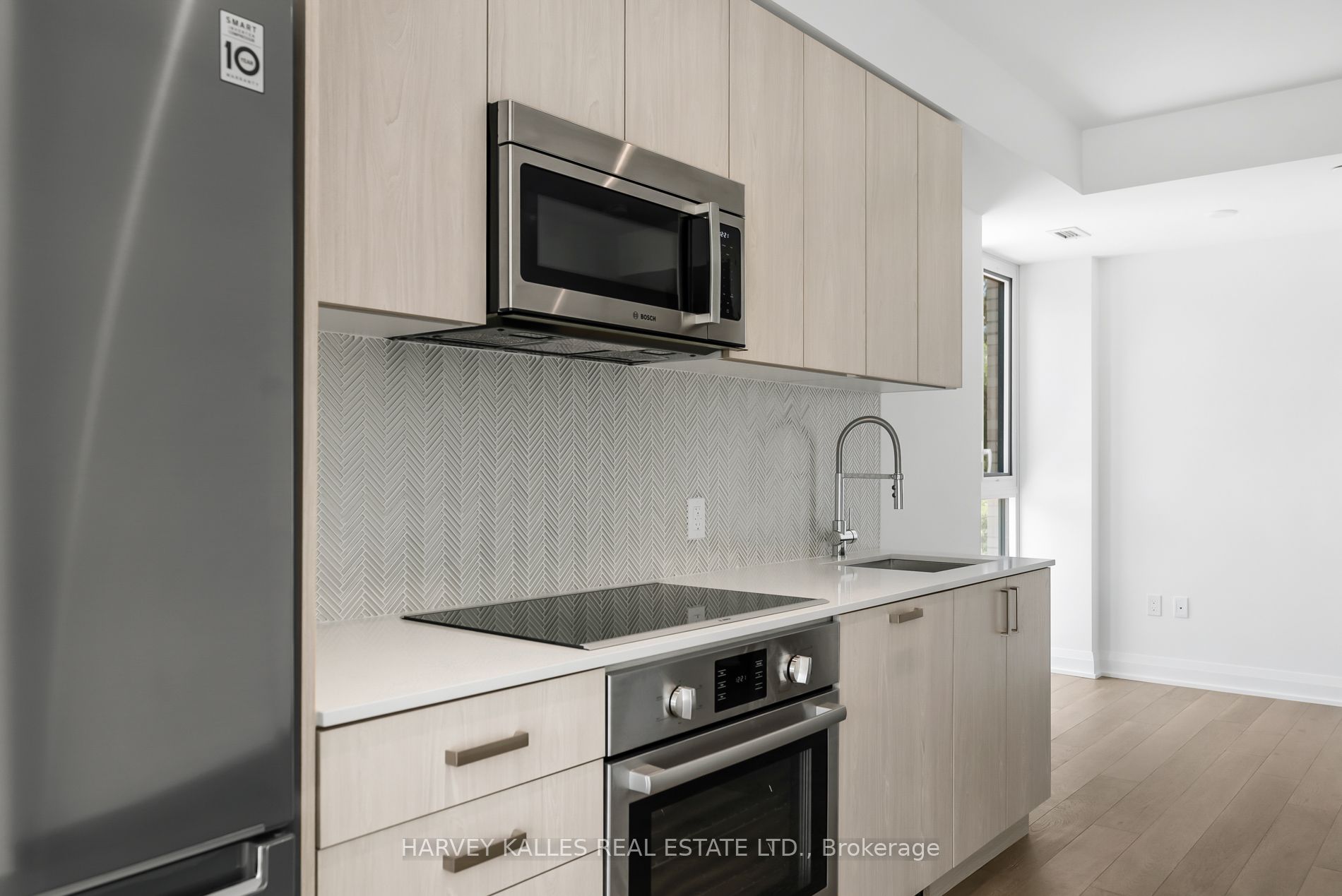 293 The Kingsway N/a 305 Property Photo 5
