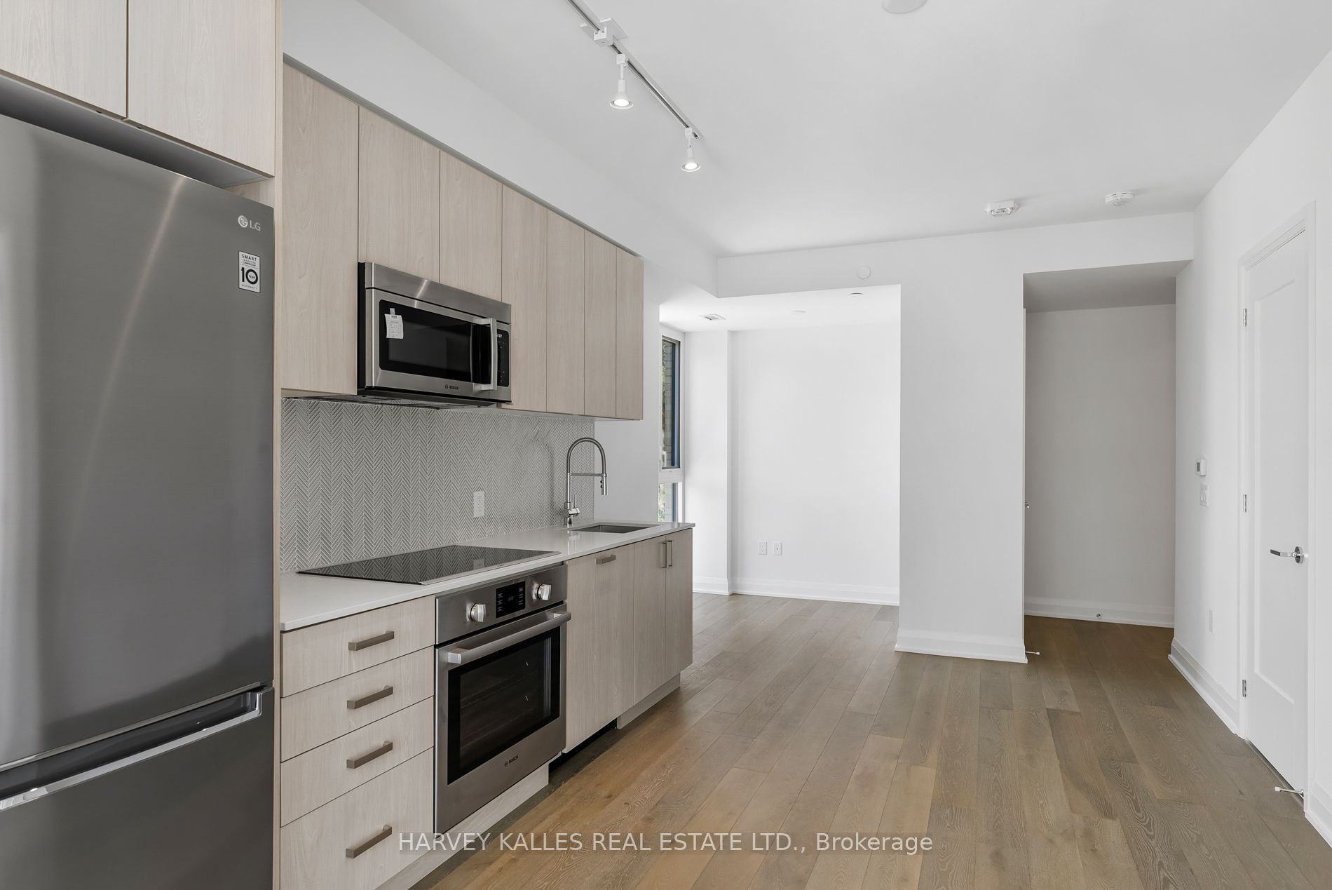 293 The Kingsway N/a 305 Property Photo 6