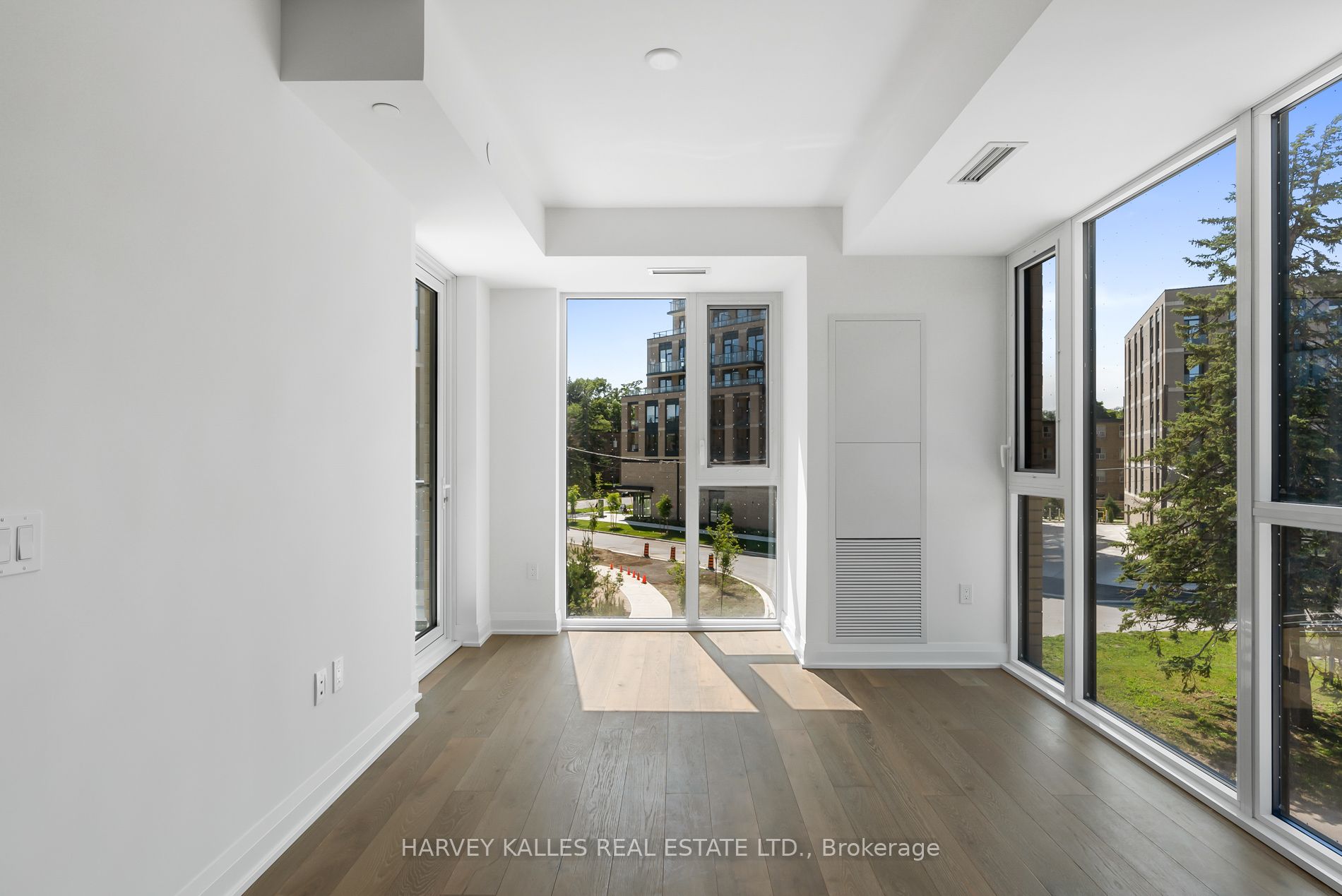 293 The Kingsway N/a 305 Property Photo 11