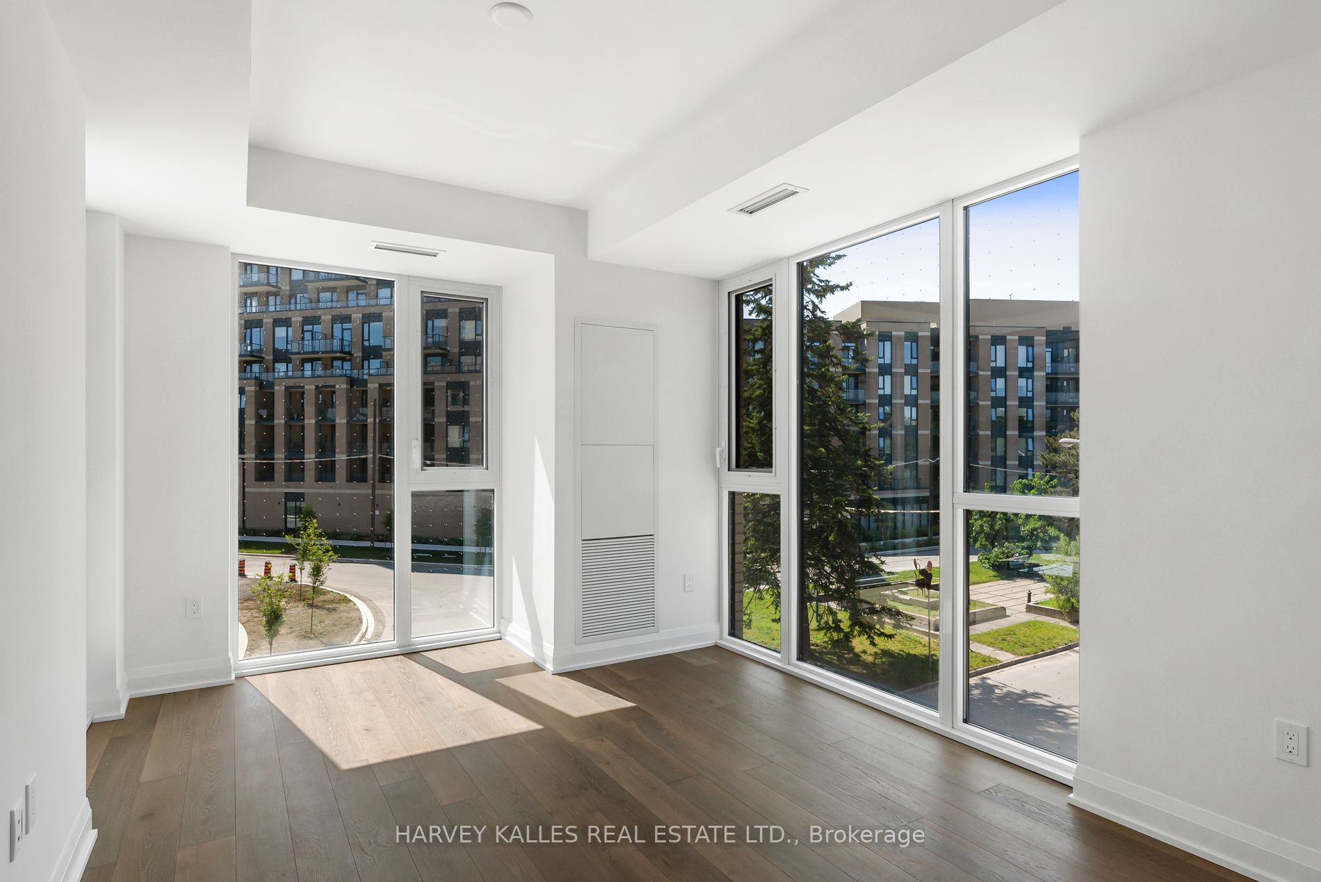 293 The Kingsway N/a 305 Property Photo 12