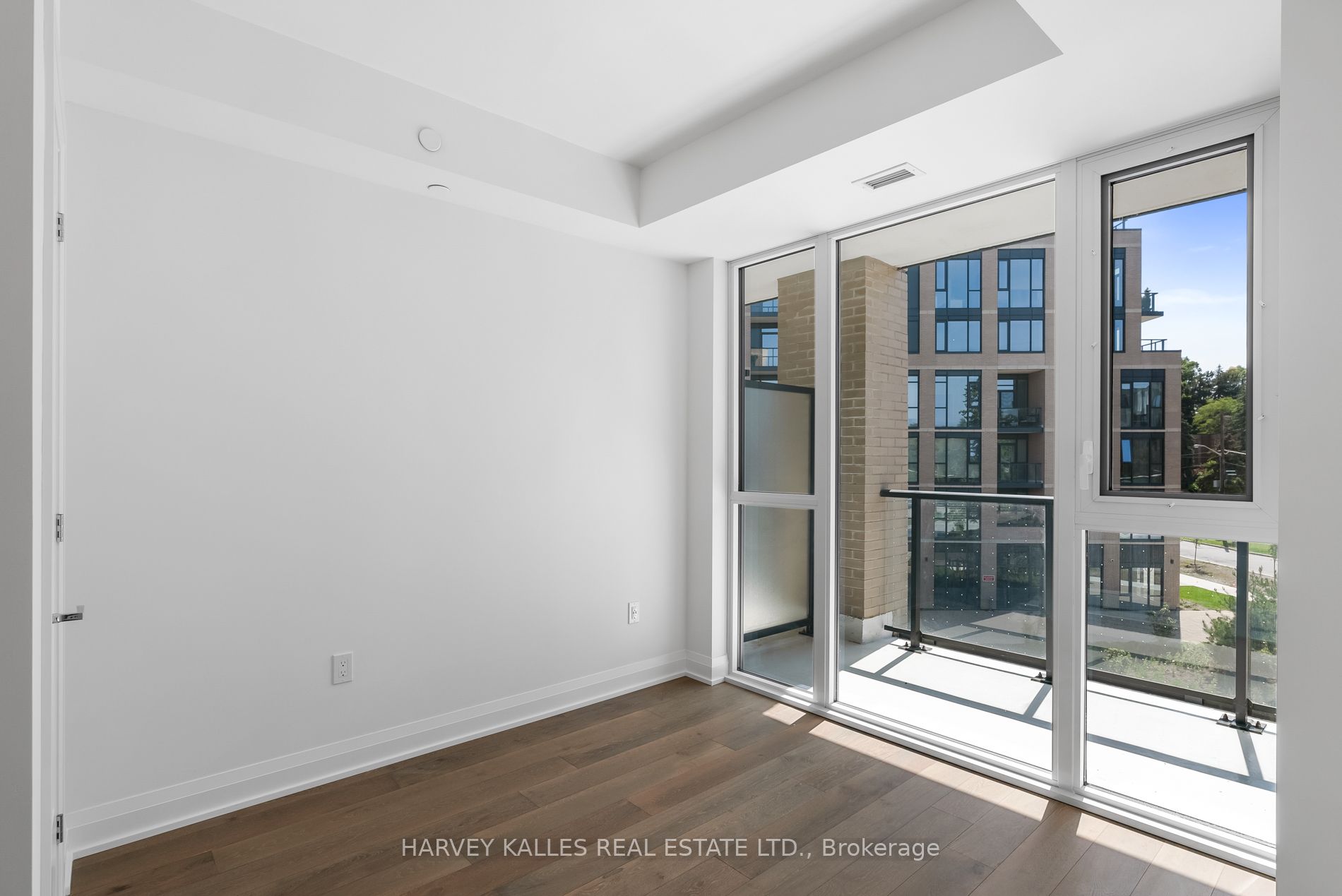 293 The Kingsway N/a 305 Property Photo 13
