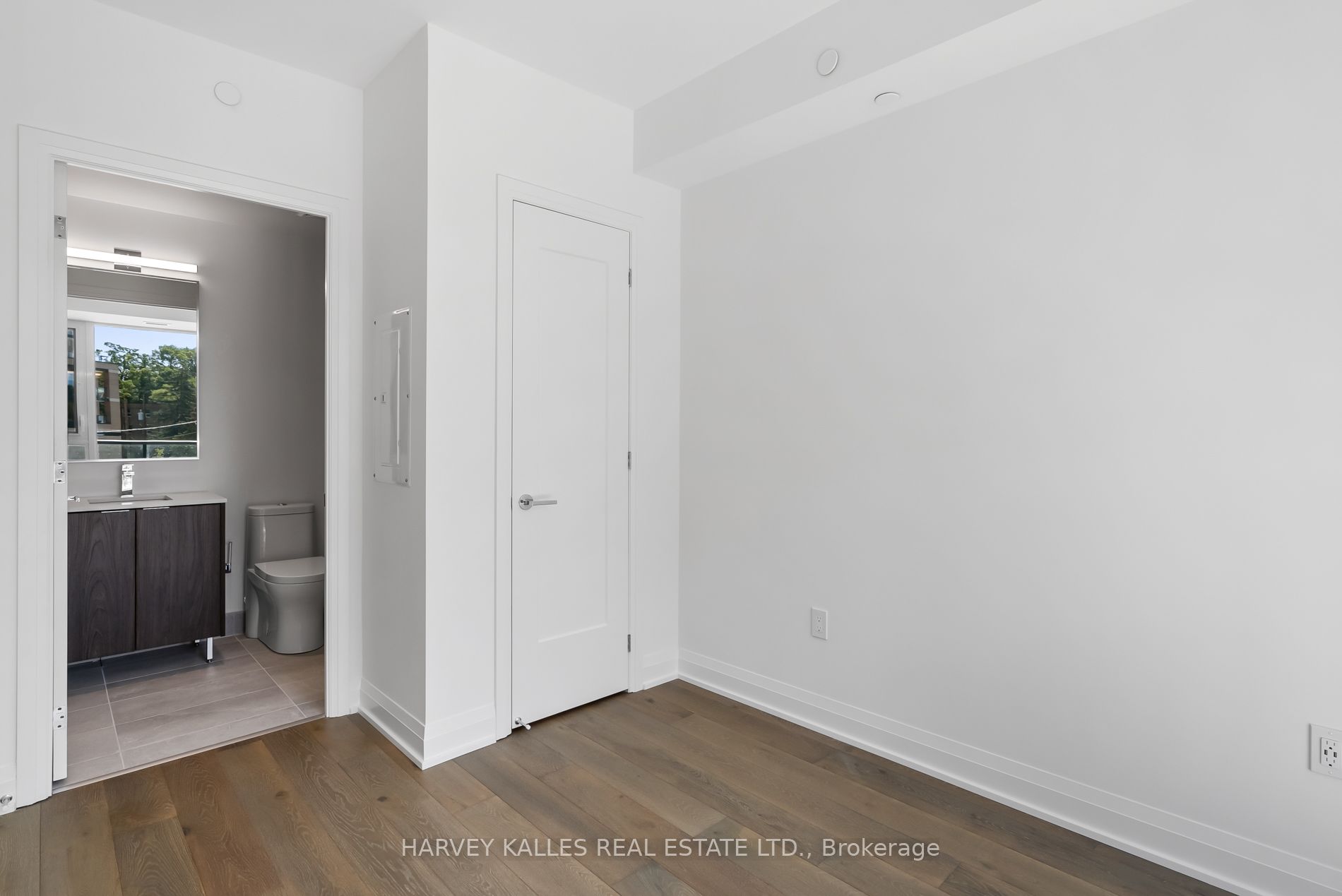 293 The Kingsway N/a 305 Property Photo 15