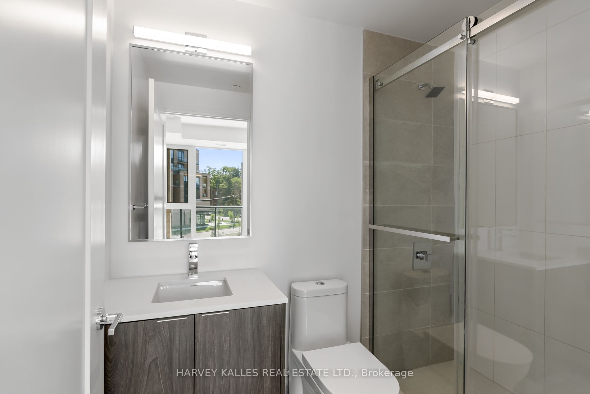 293 The Kingsway N/a 305 Property Photo 17