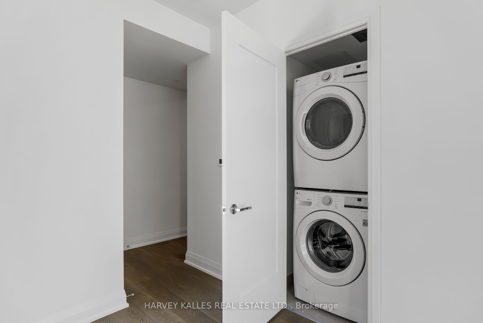 293 The Kingsway N/a 305 Property Photo 18