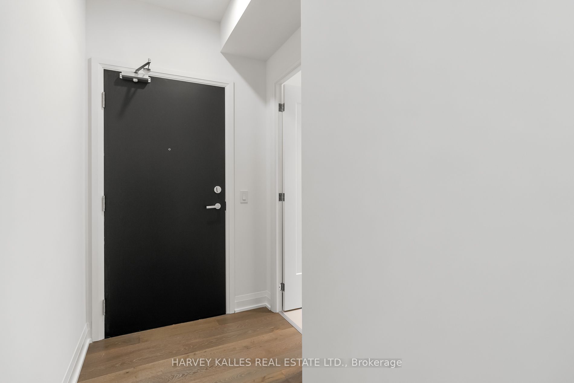 293 The Kingsway N/a 305 Property Photo 21