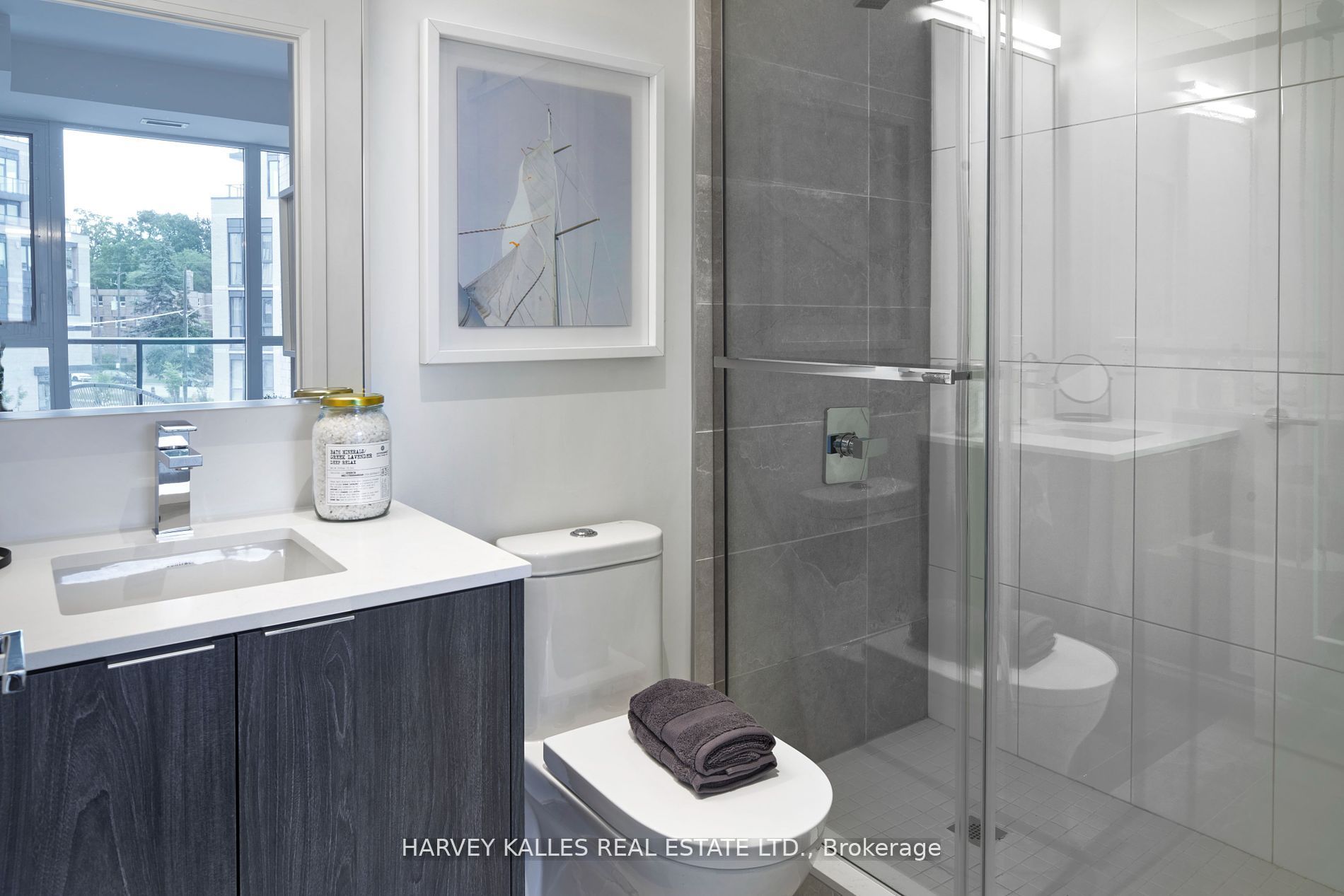 293 The Kingsway N/a 305 Property Photo 40