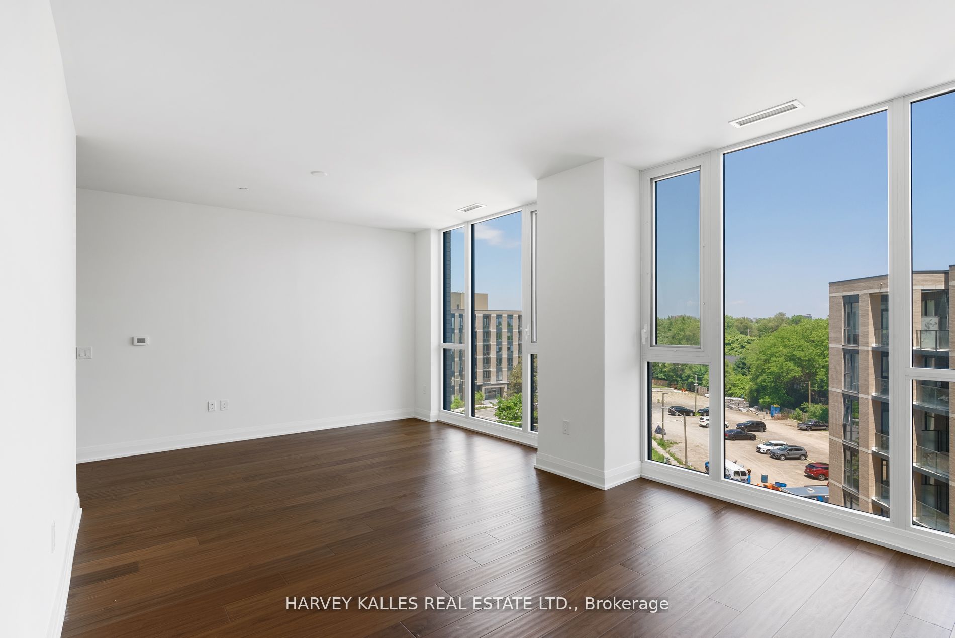 293 The Kingsway N/A 620 Property Photo 1