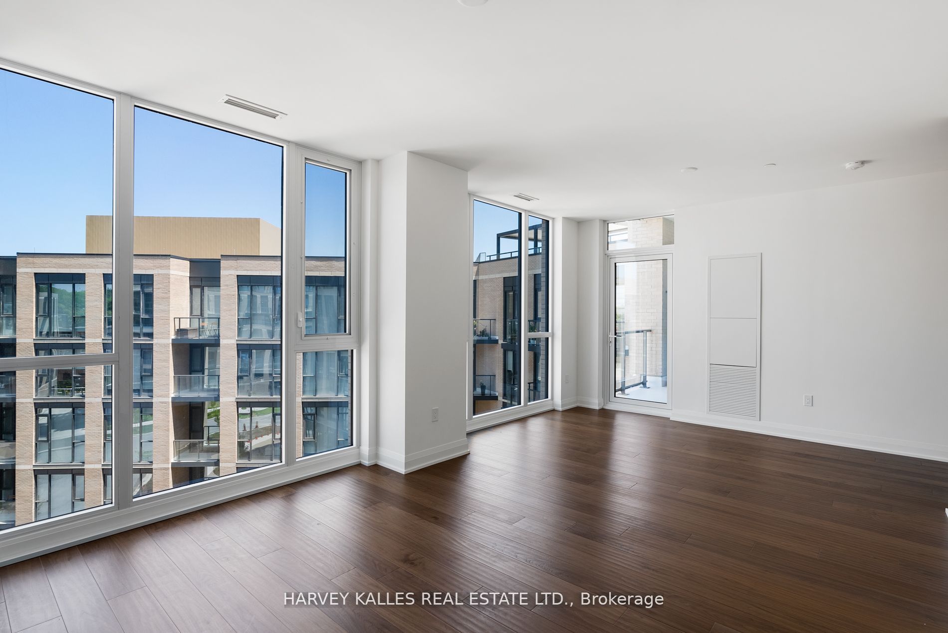 293 The Kingsway N/a 620 Property Photo 2
