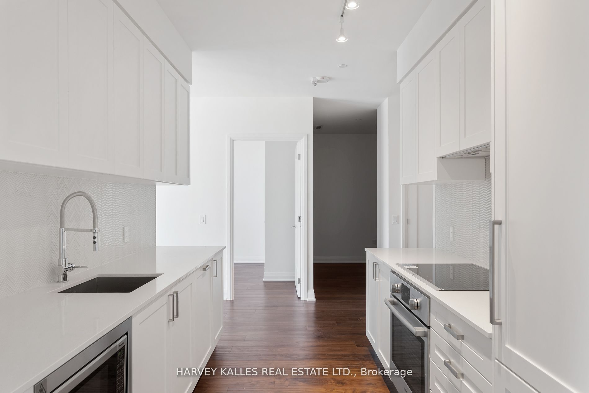 293 The Kingsway N/a 620 Property Photo 8