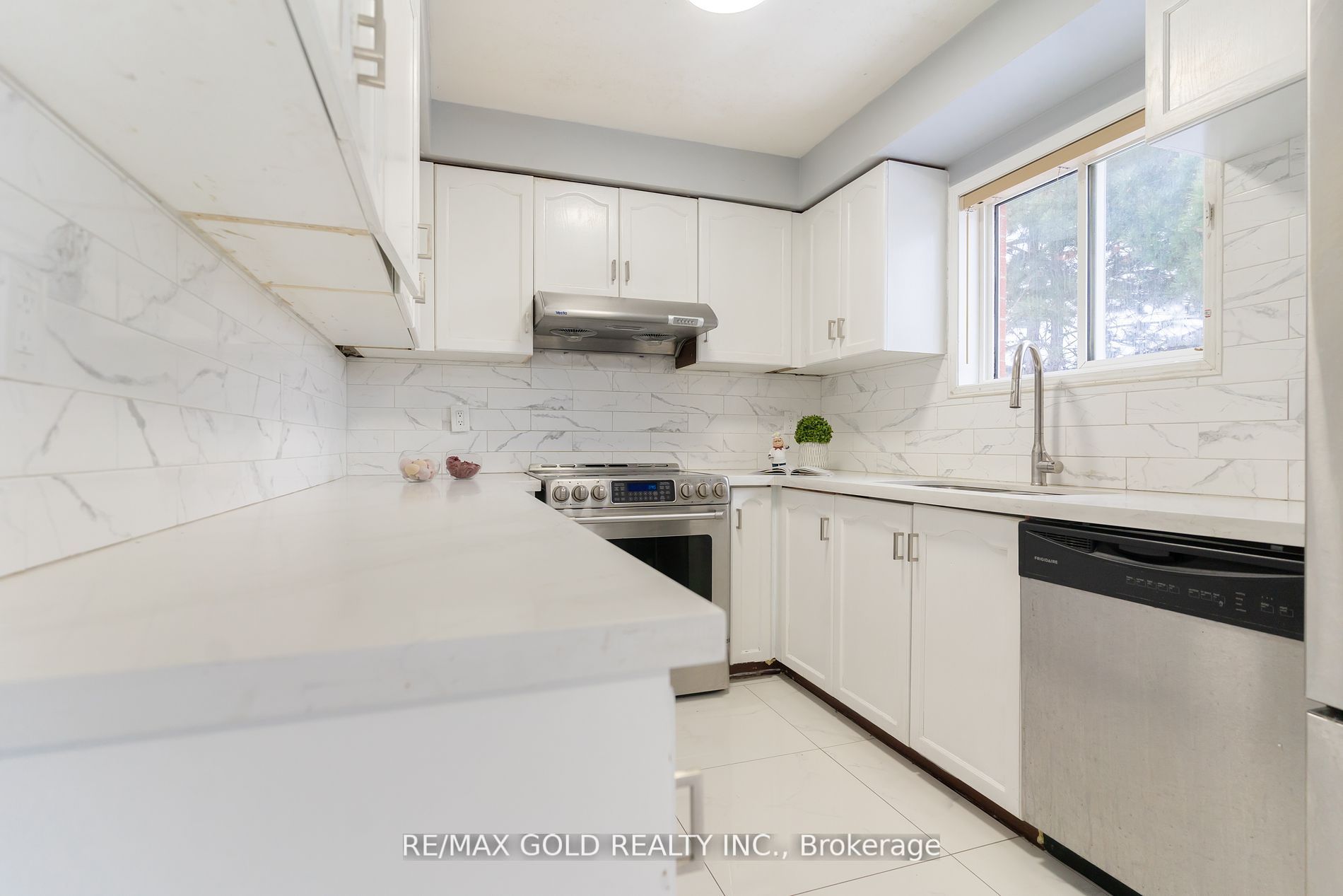 3 Great Plains Street Property Photo 13