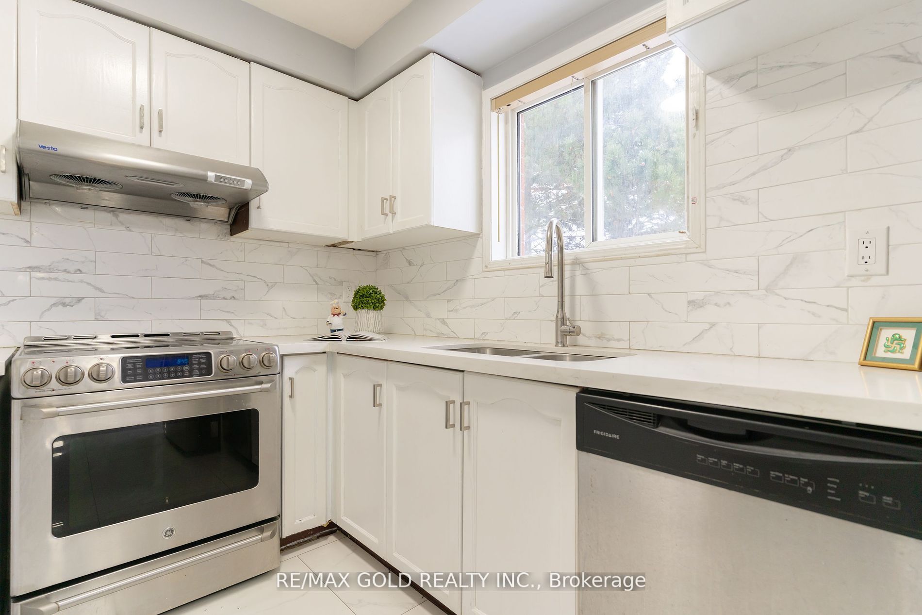 3 Great Plains Street Property Photo 14