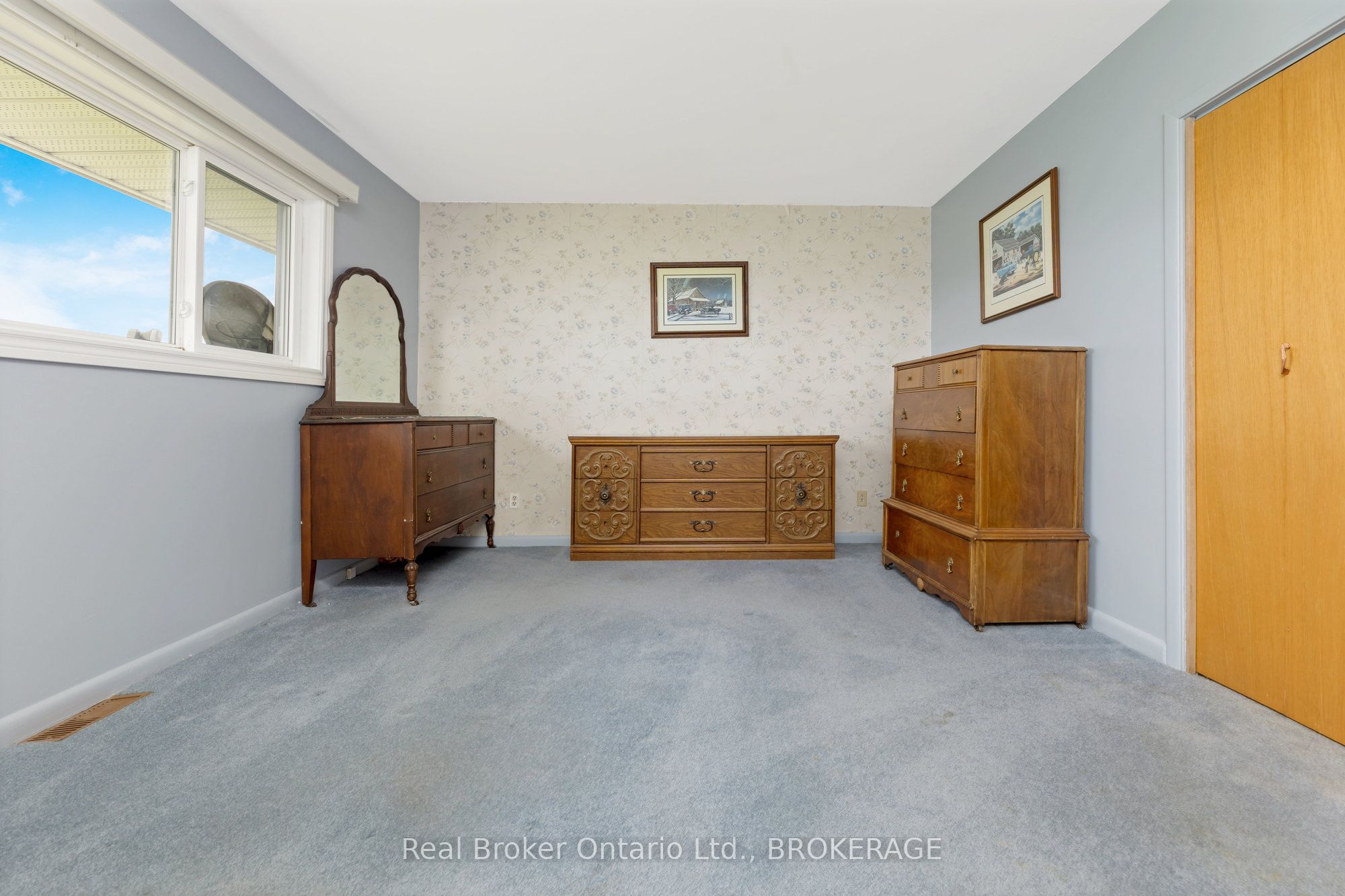 9110 Tenth Line Property Photo 19