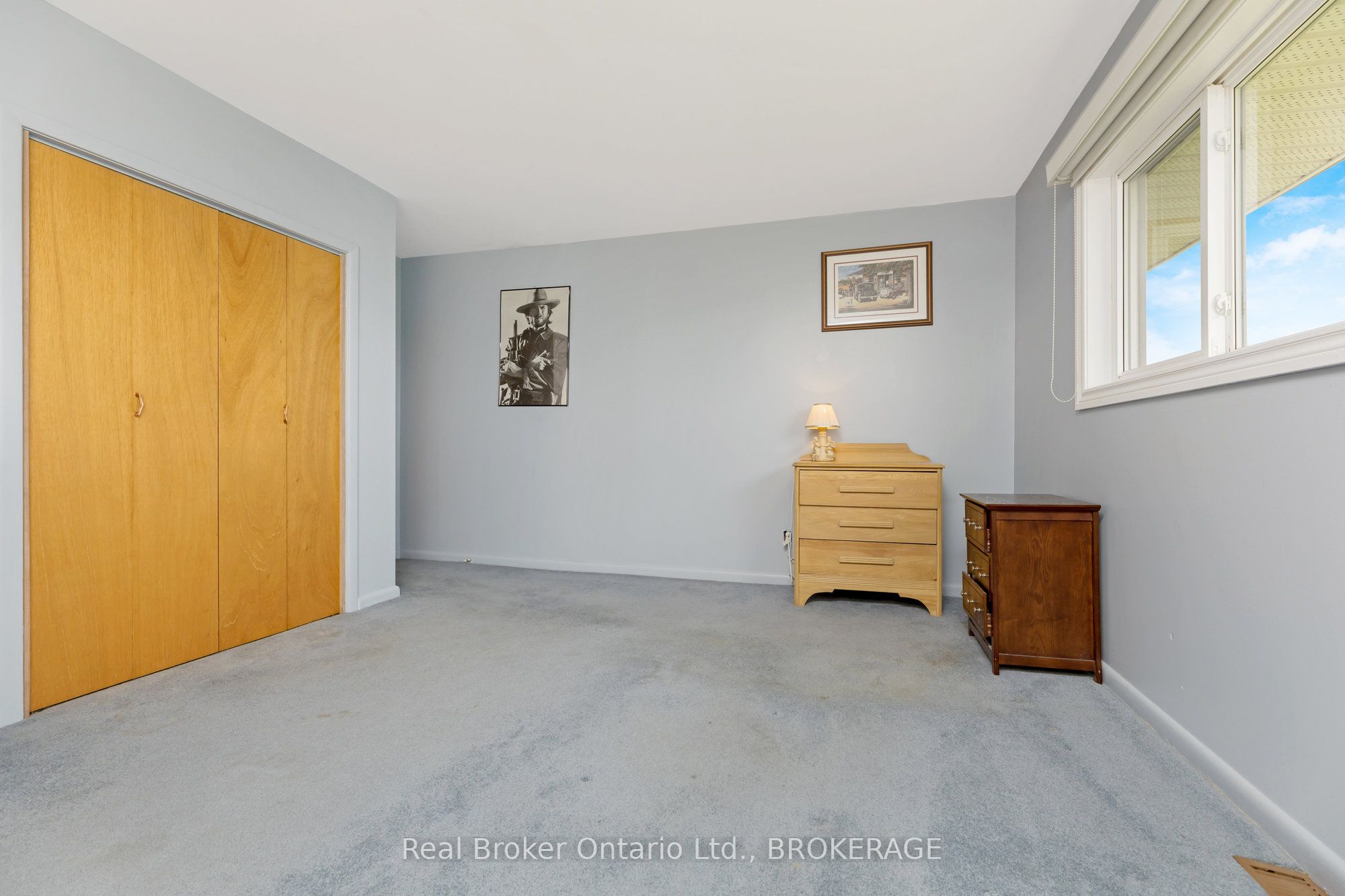 9110 Tenth Line Property Photo 20