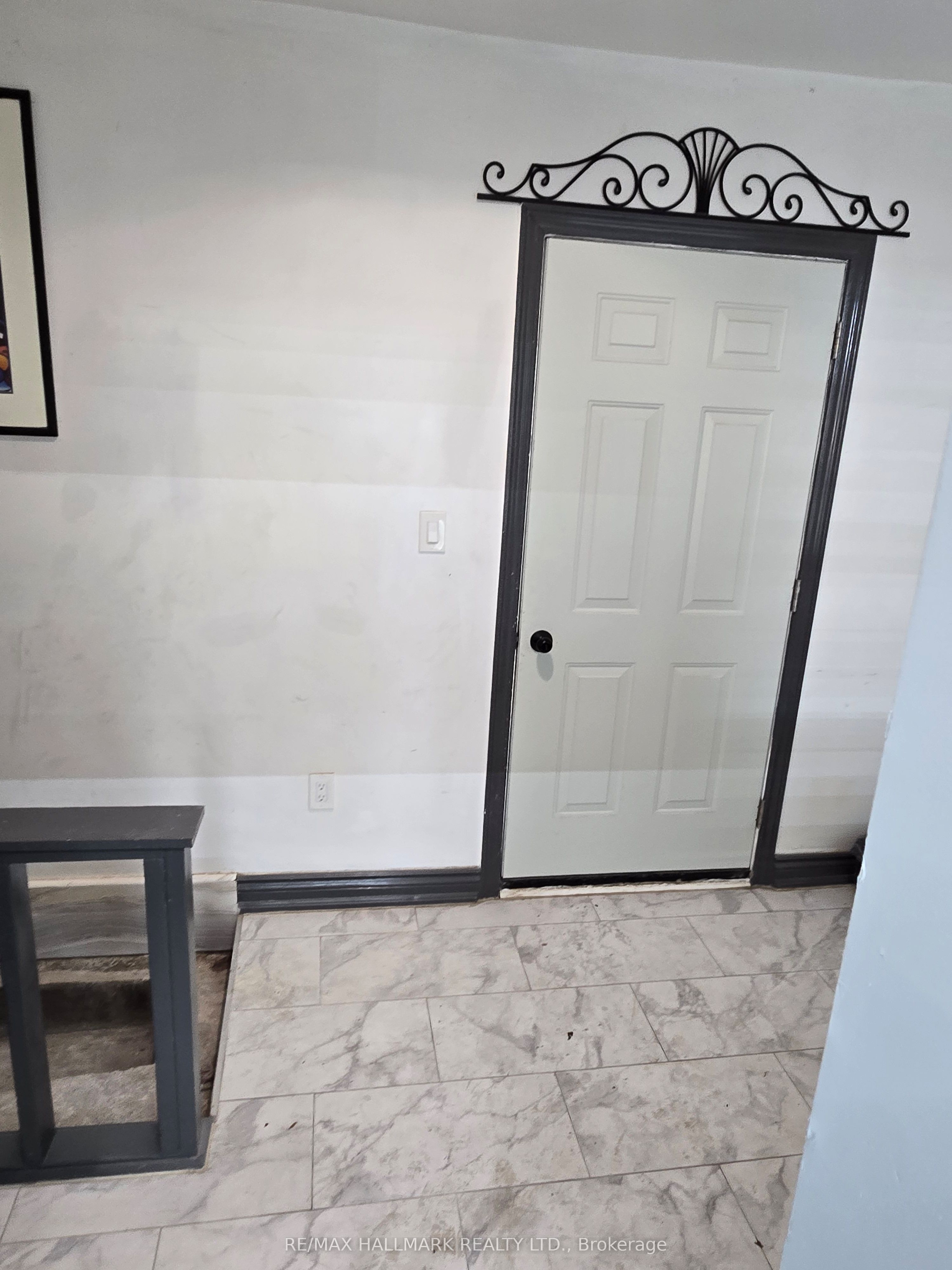 #main - 1752 St. Clair Avenue Property Photo 8