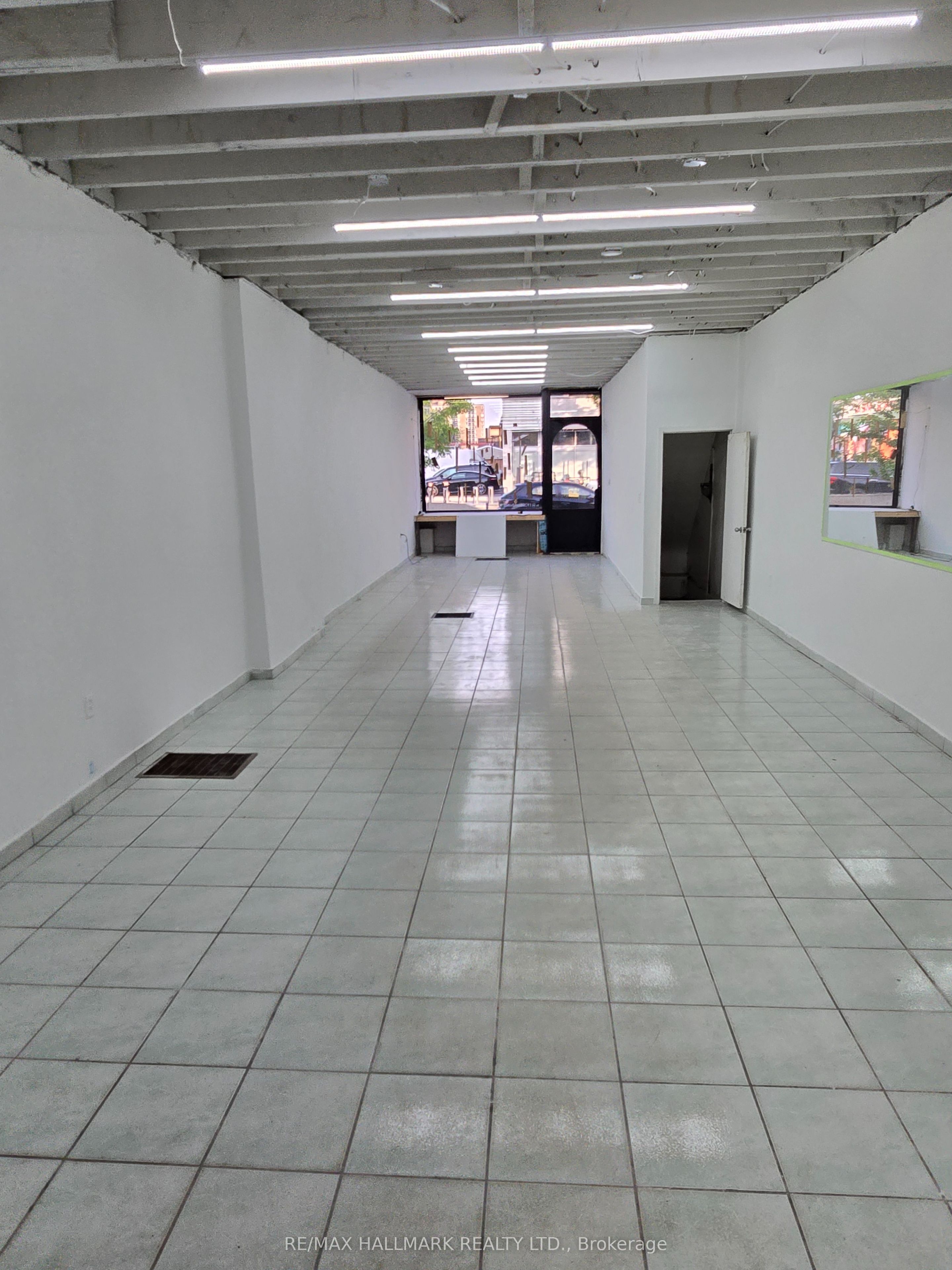 #main - 1752 St. Clair Avenue Property Photo 10