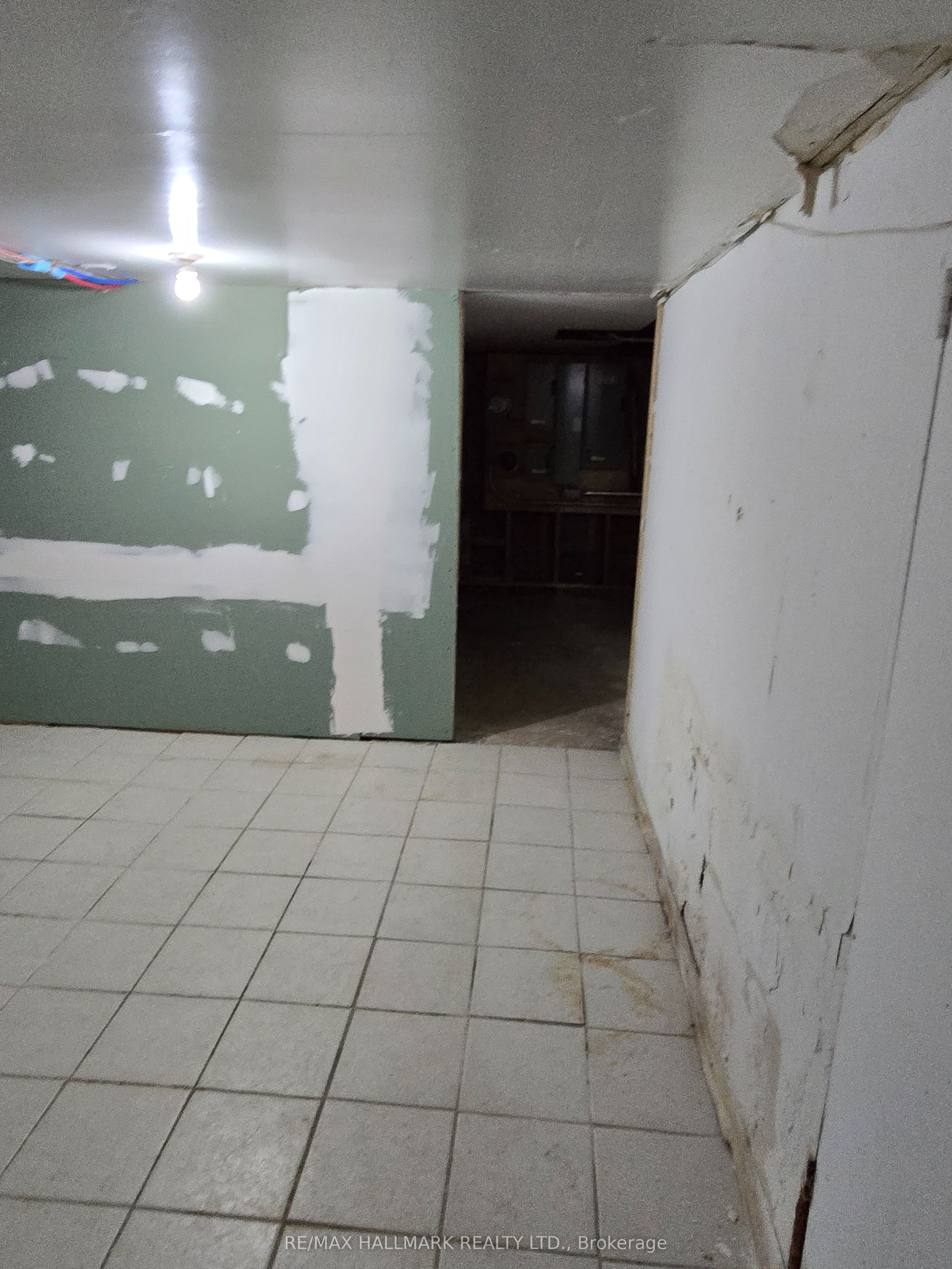 #main - 1752 St. Clair Avenue Property Photo 14
