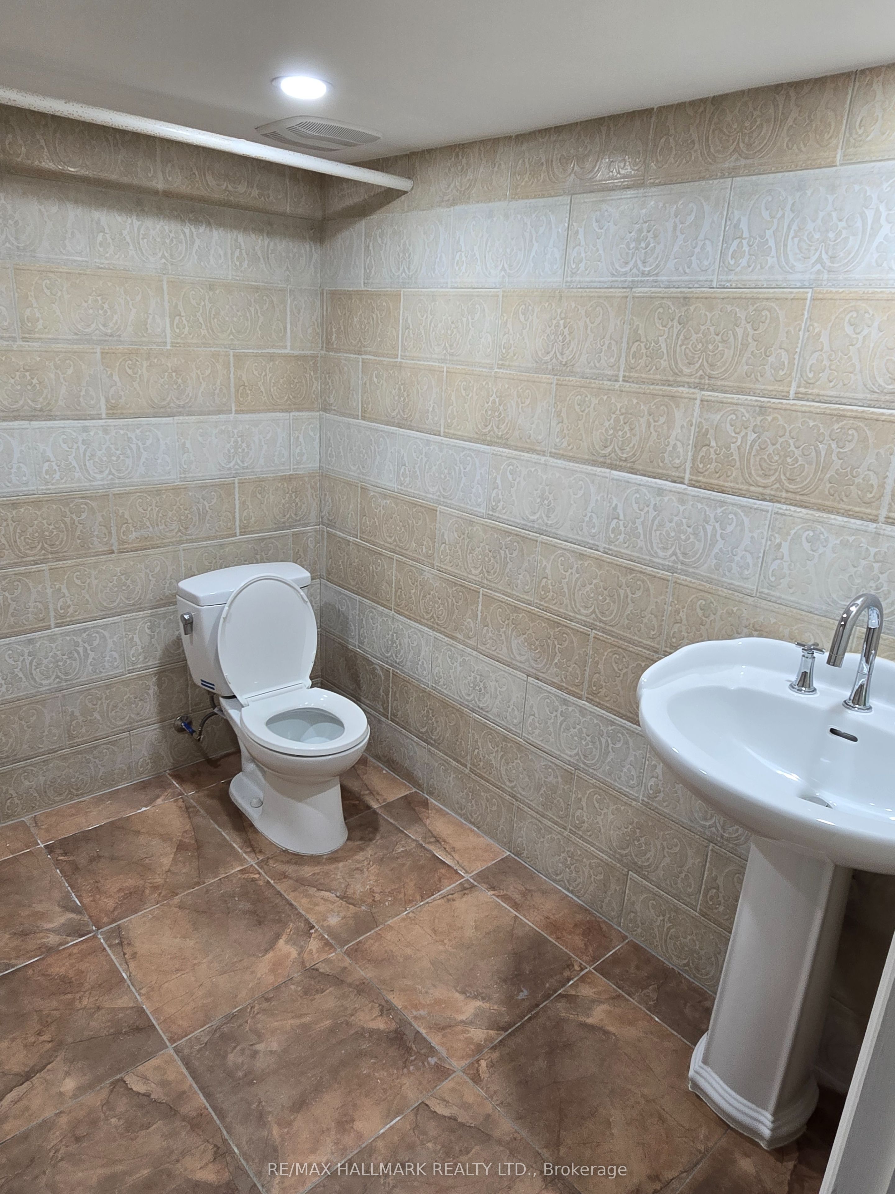 #main - 1752 St. Clair Avenue Property Photo 16