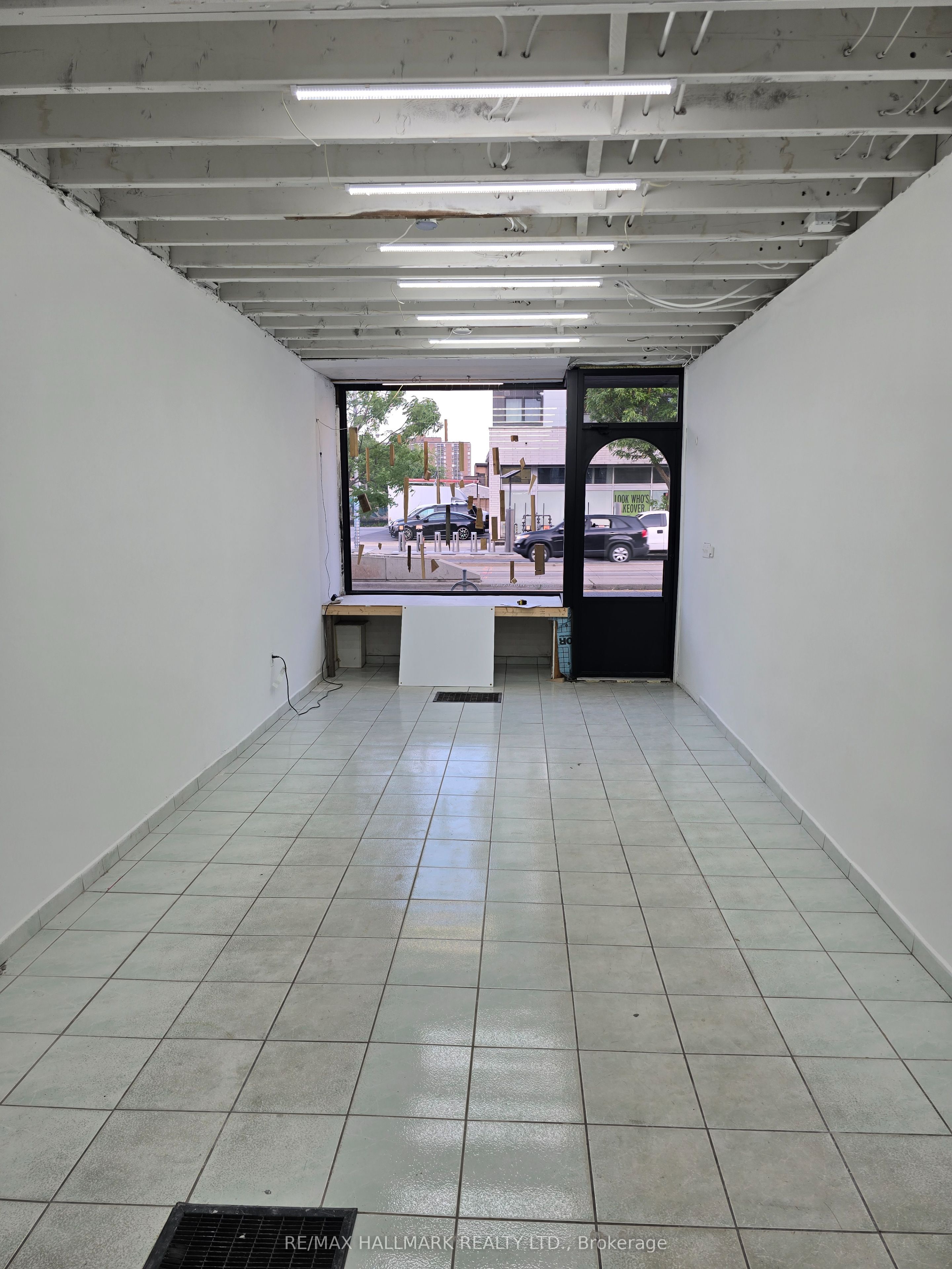 #main - 1752 St. Clair Avenue Property Photo 17