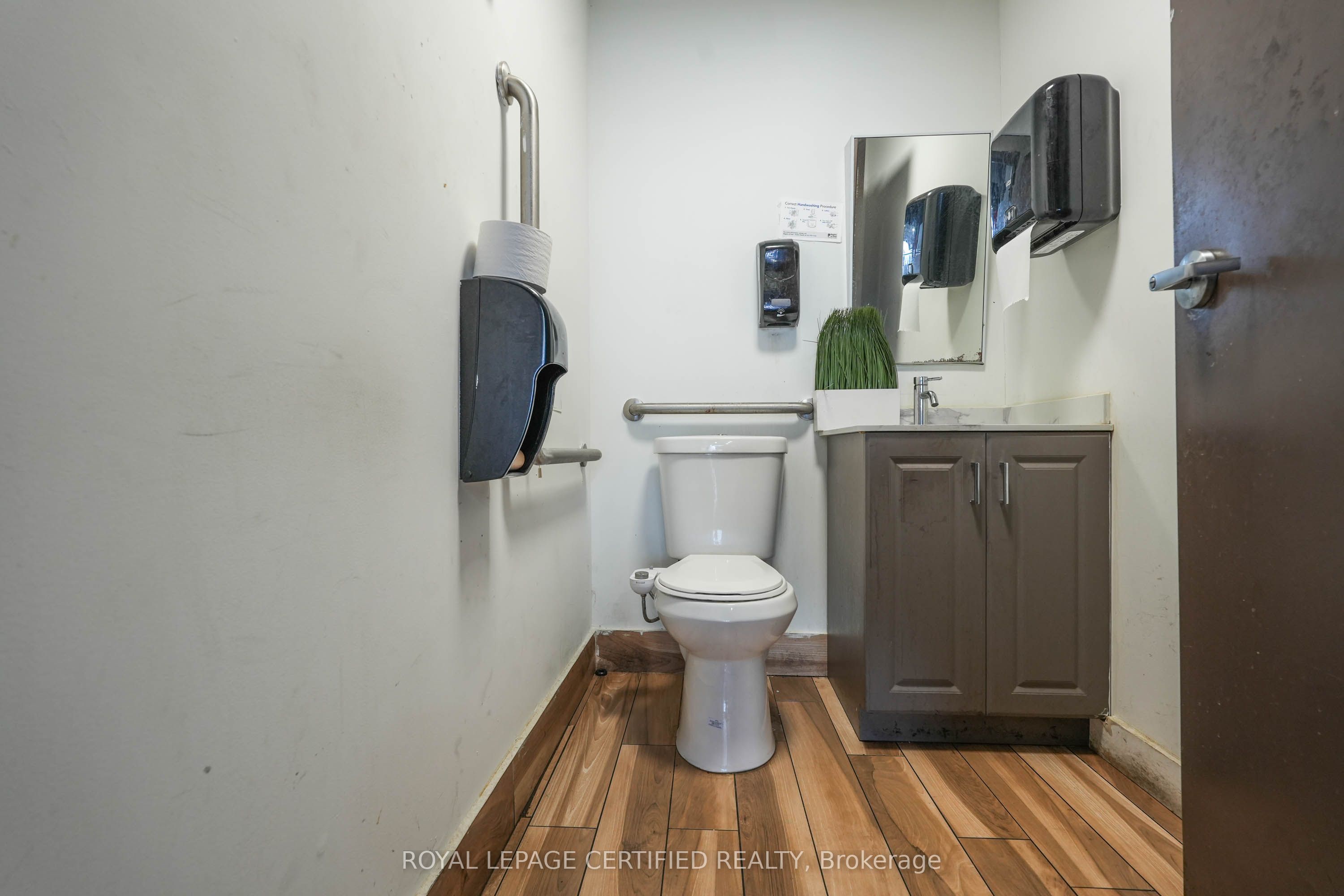 2275 Britannia Road Property Photo 12