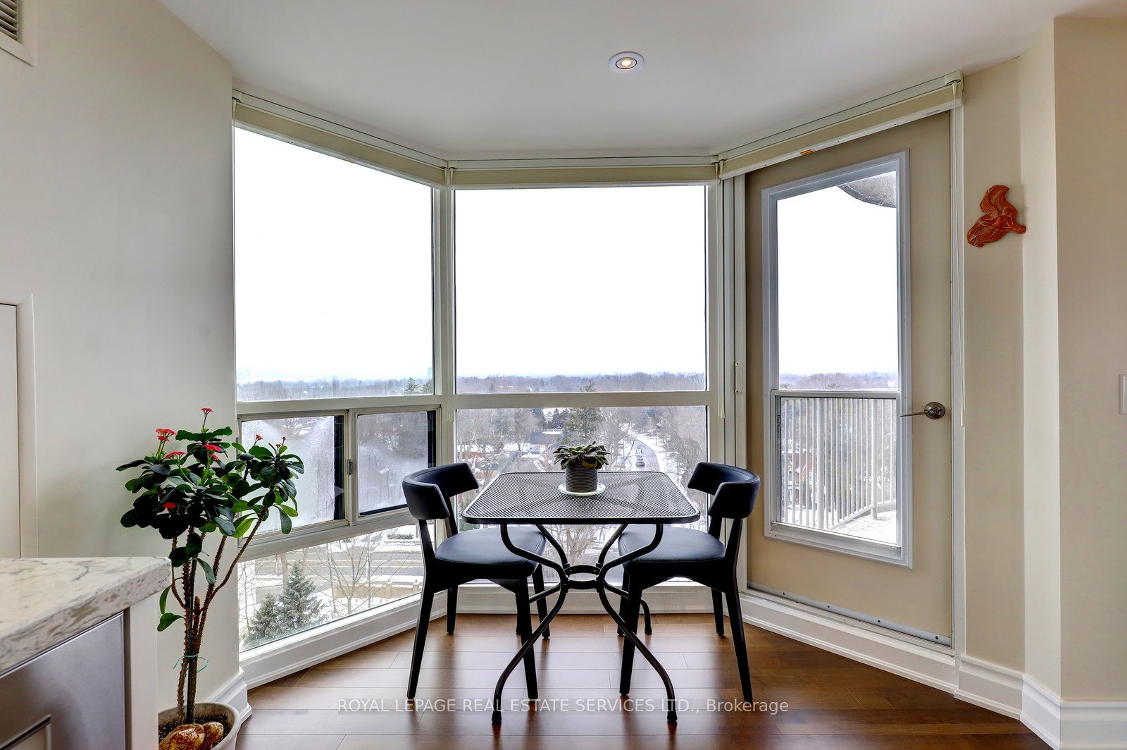 #ph11c - 2190 Lakeshore Road Property Photo 15
