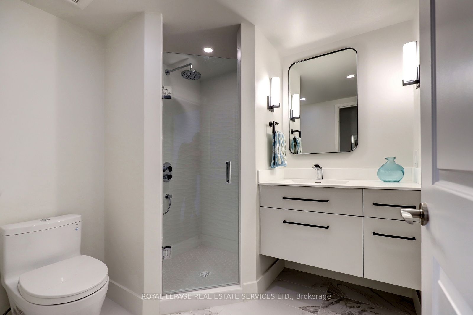 #ph11c - 2190 Lakeshore Road Property Photo 24