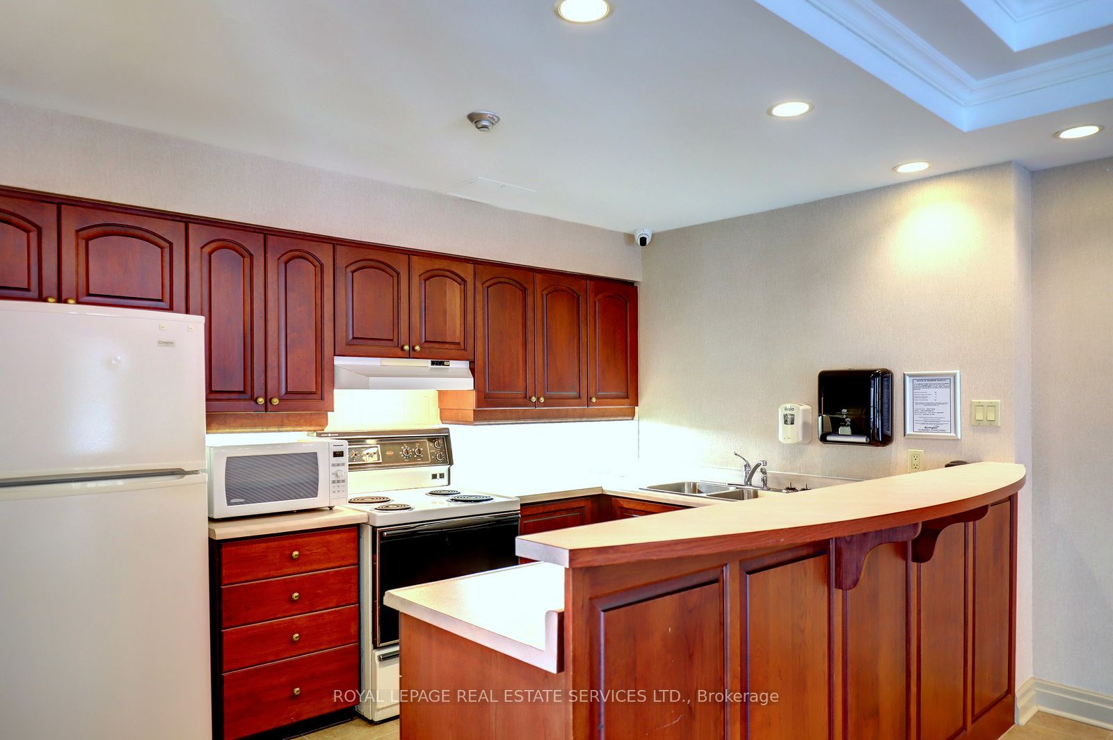 #ph11c - 2190 Lakeshore Road Property Photo 31