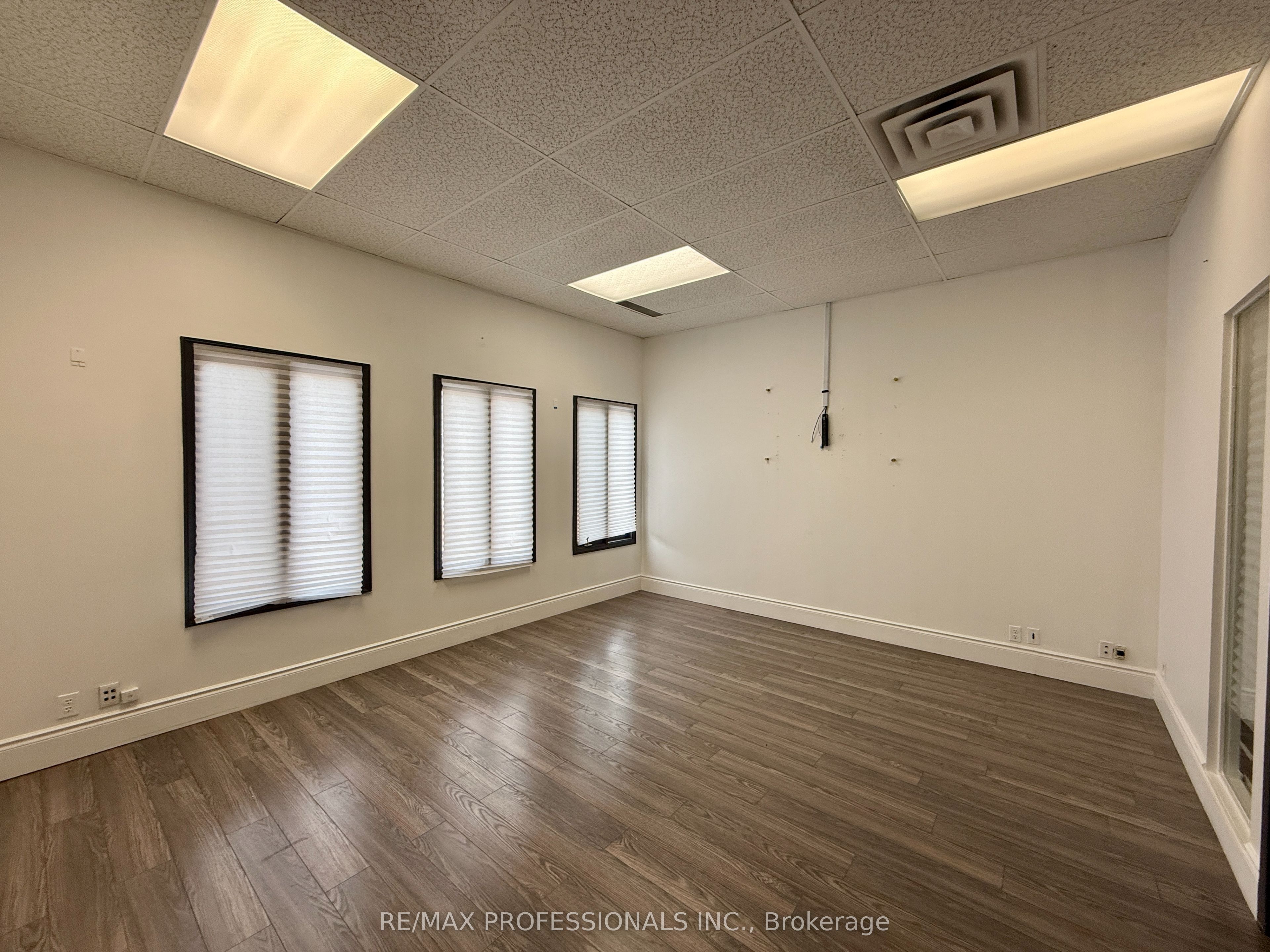 #301 - 57 Village Centre Place Property Photo 2