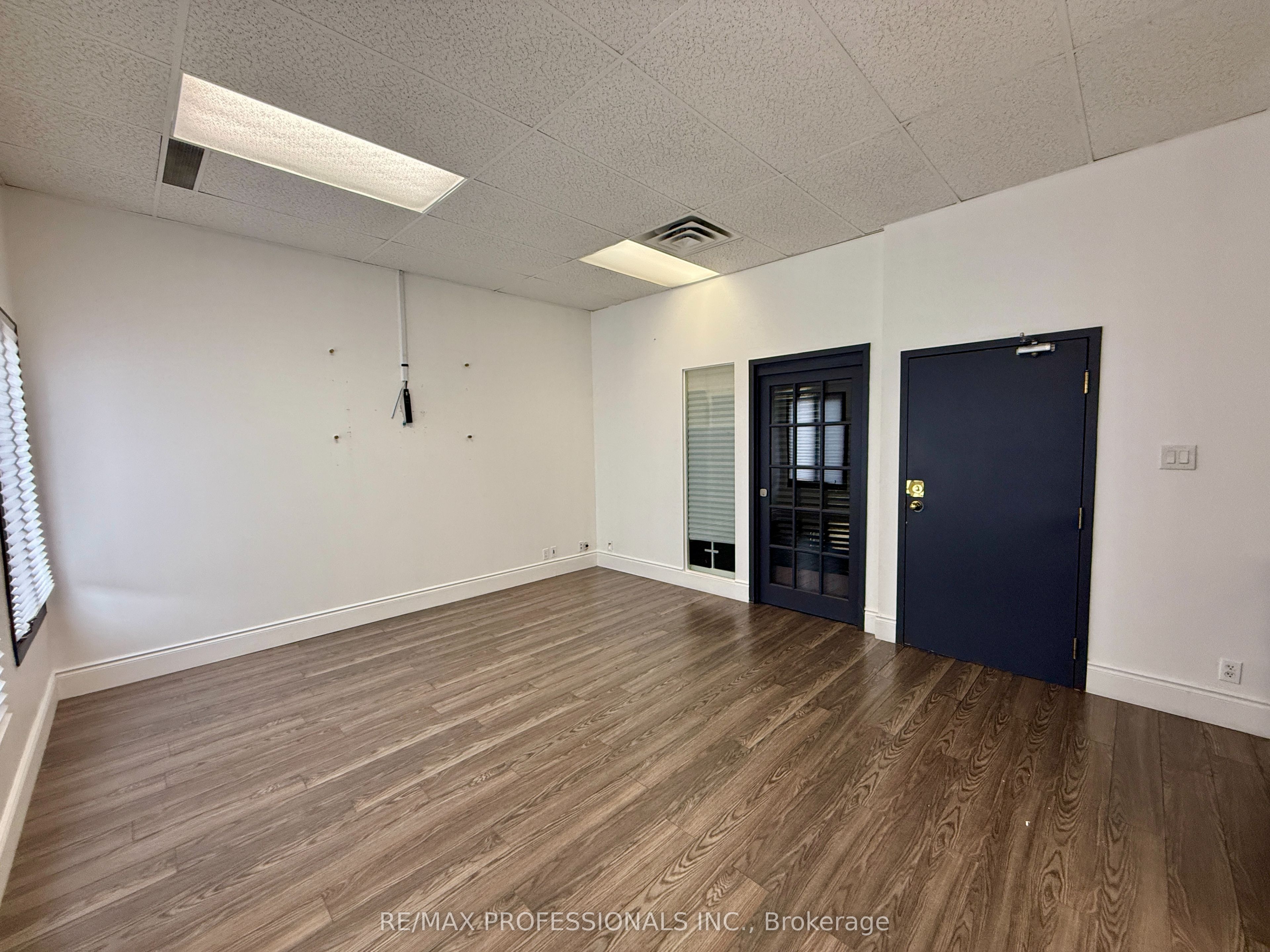 #301 - 57 Village Centre Place Property Photo 3