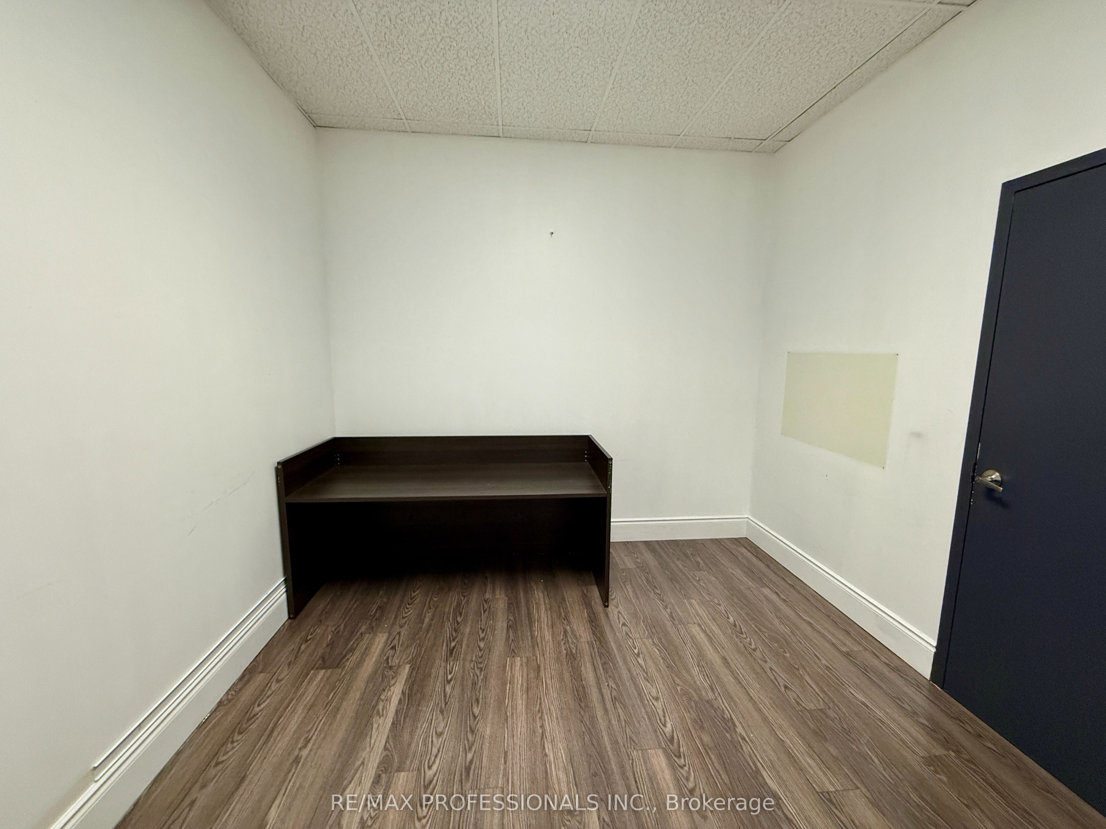 #301 - 57 Village Centre Place Property Photo 17