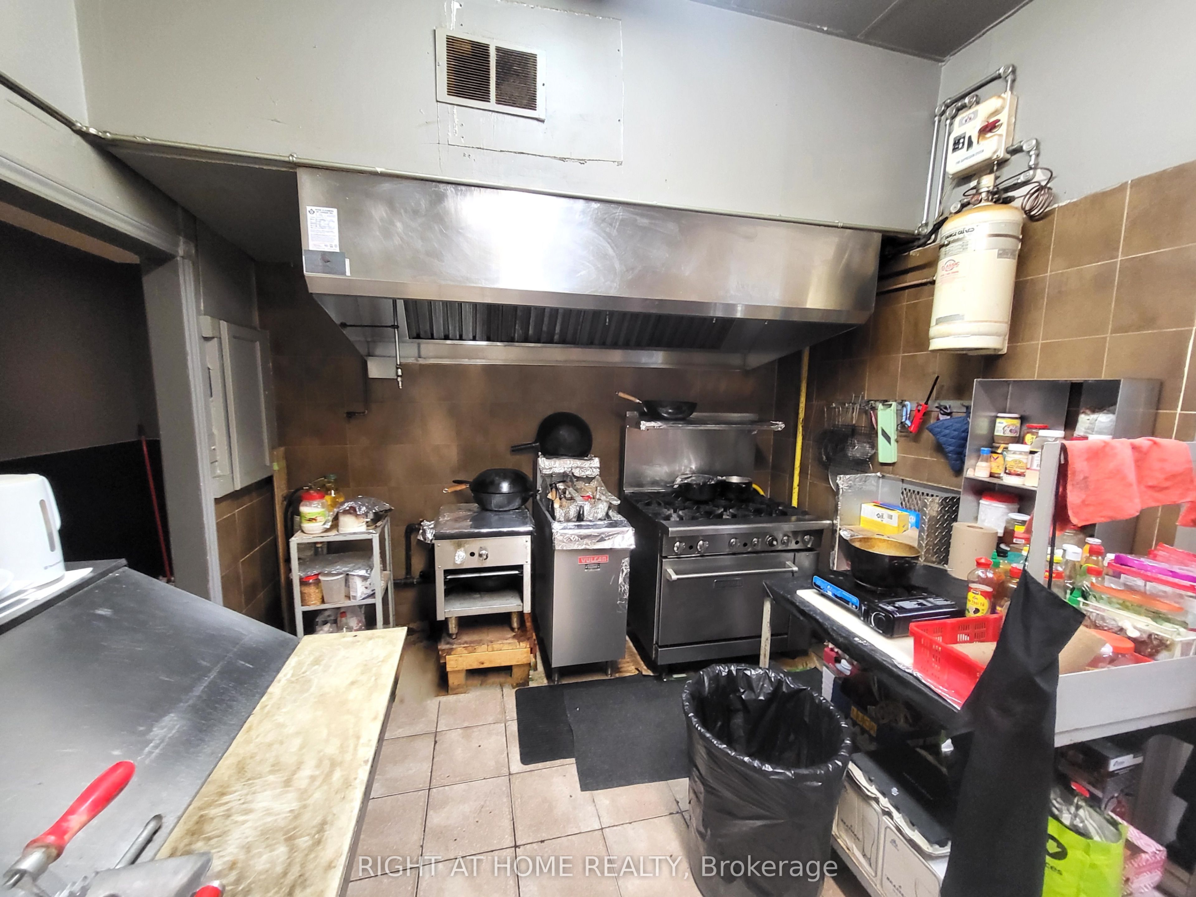 825 Runnymede Road Property Photo 6
