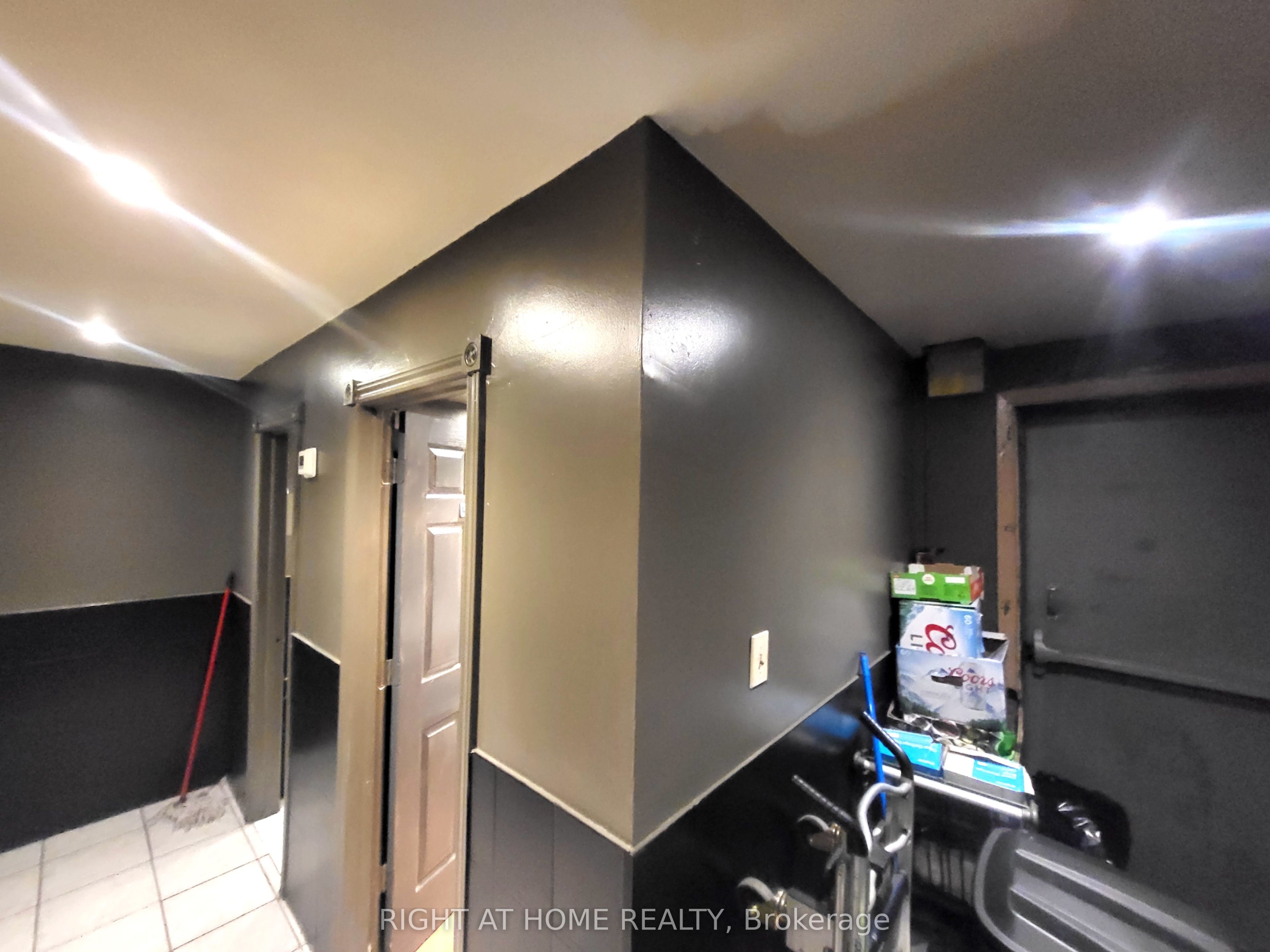 825 Runnymede Road Property Photo 10