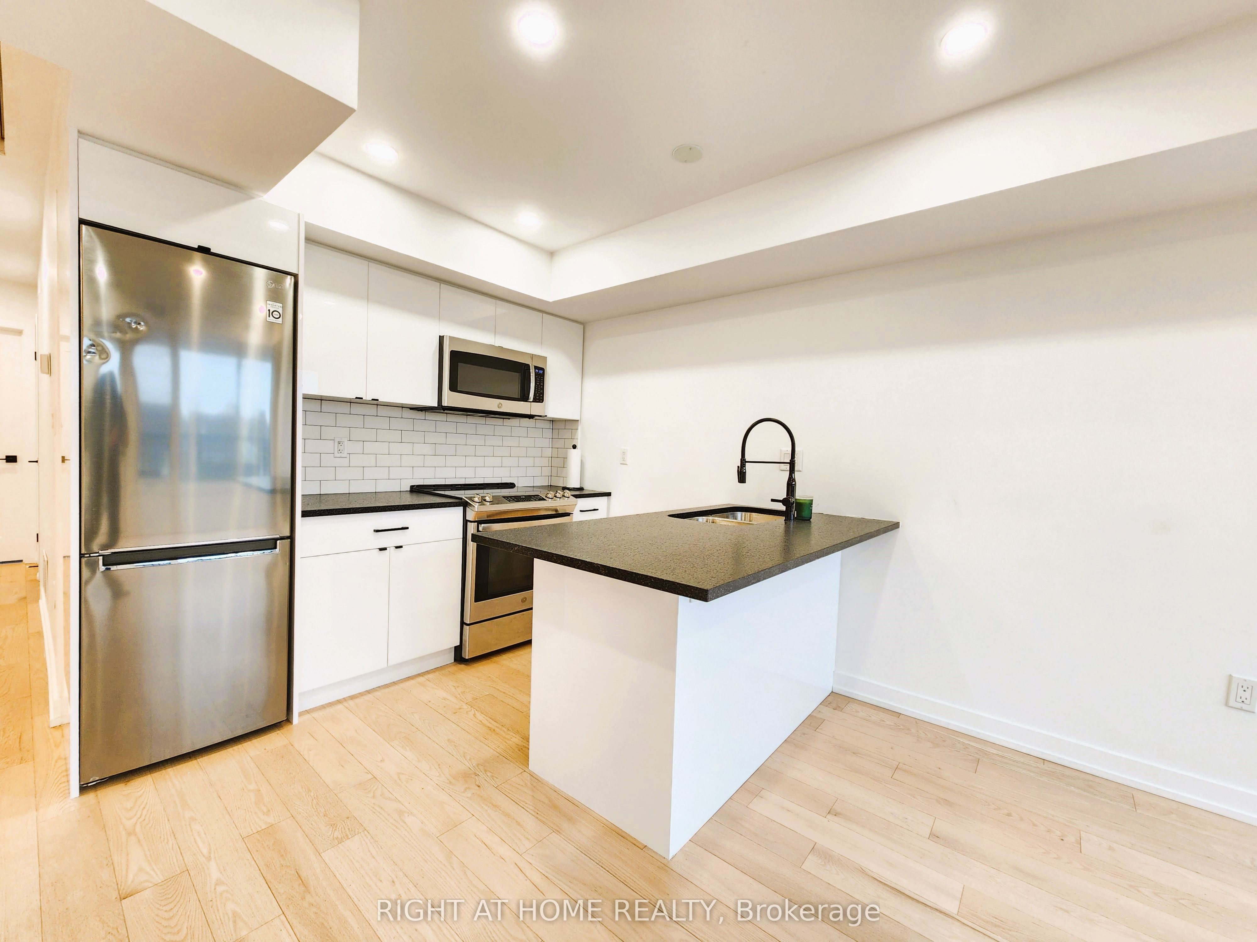 106 Lappin Avenue 4 Property Photo 2
