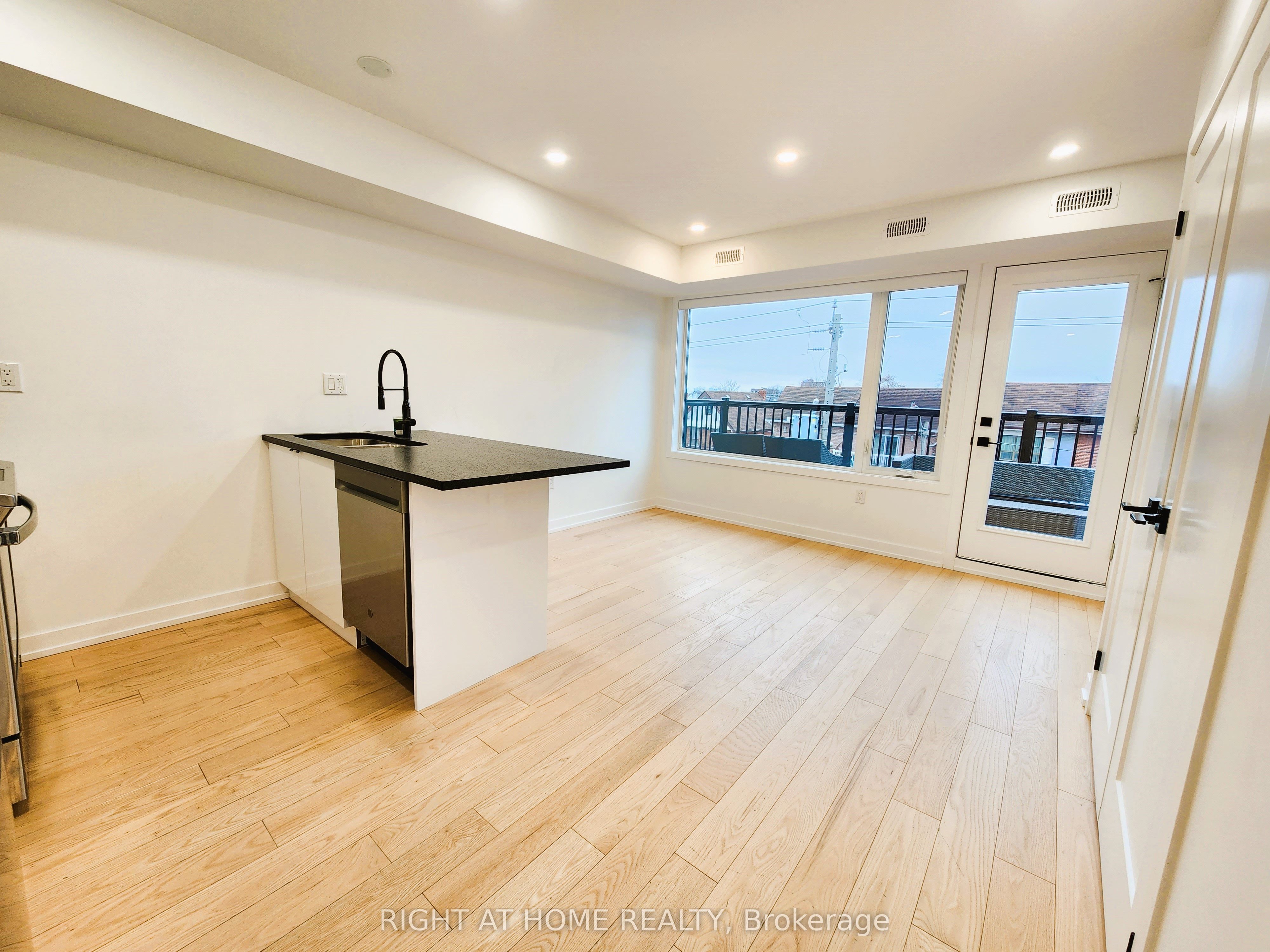 106 Lappin Avenue 4 Property Photo 3