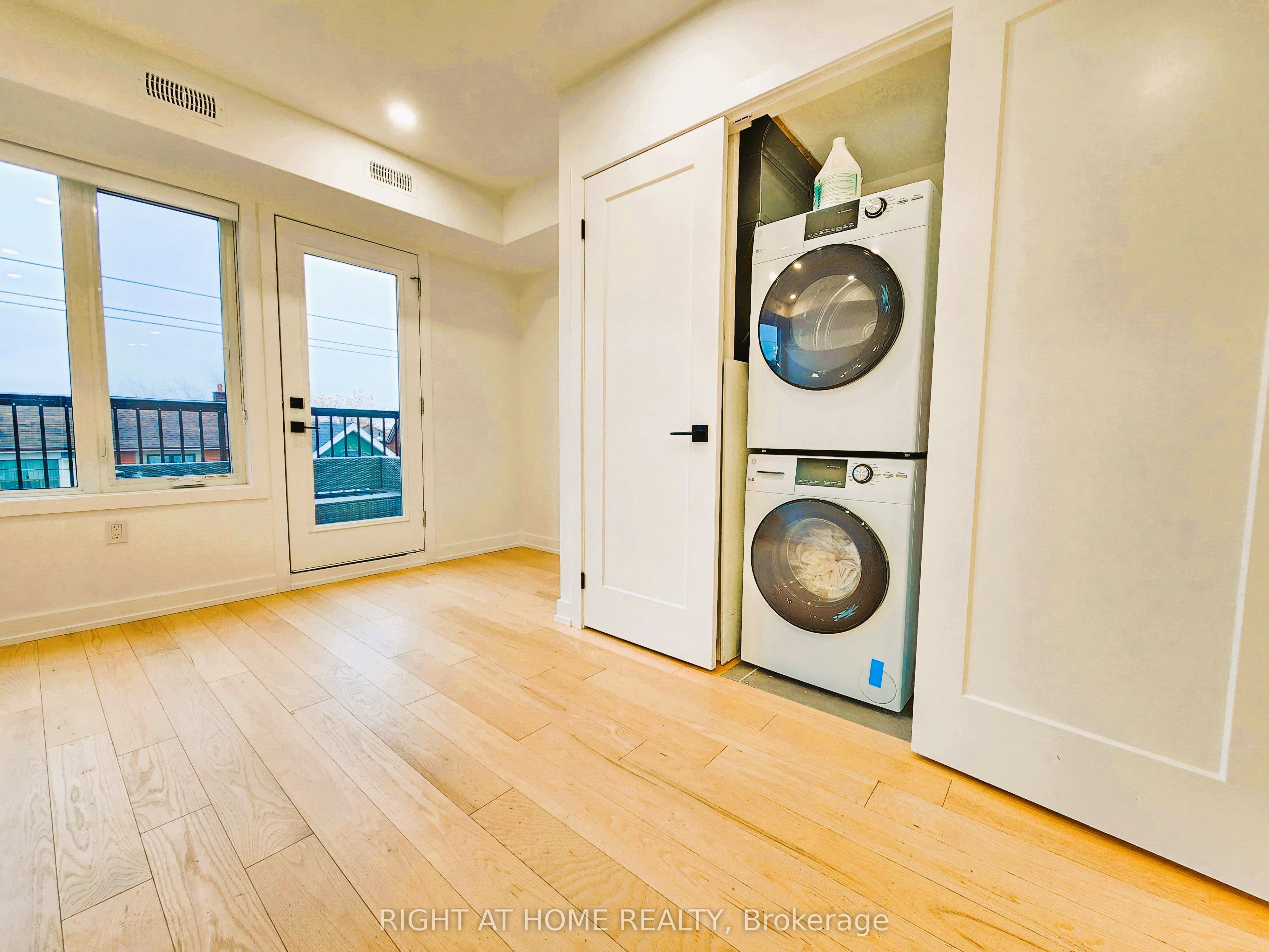 106 Lappin Avenue 4 Property Photo 6