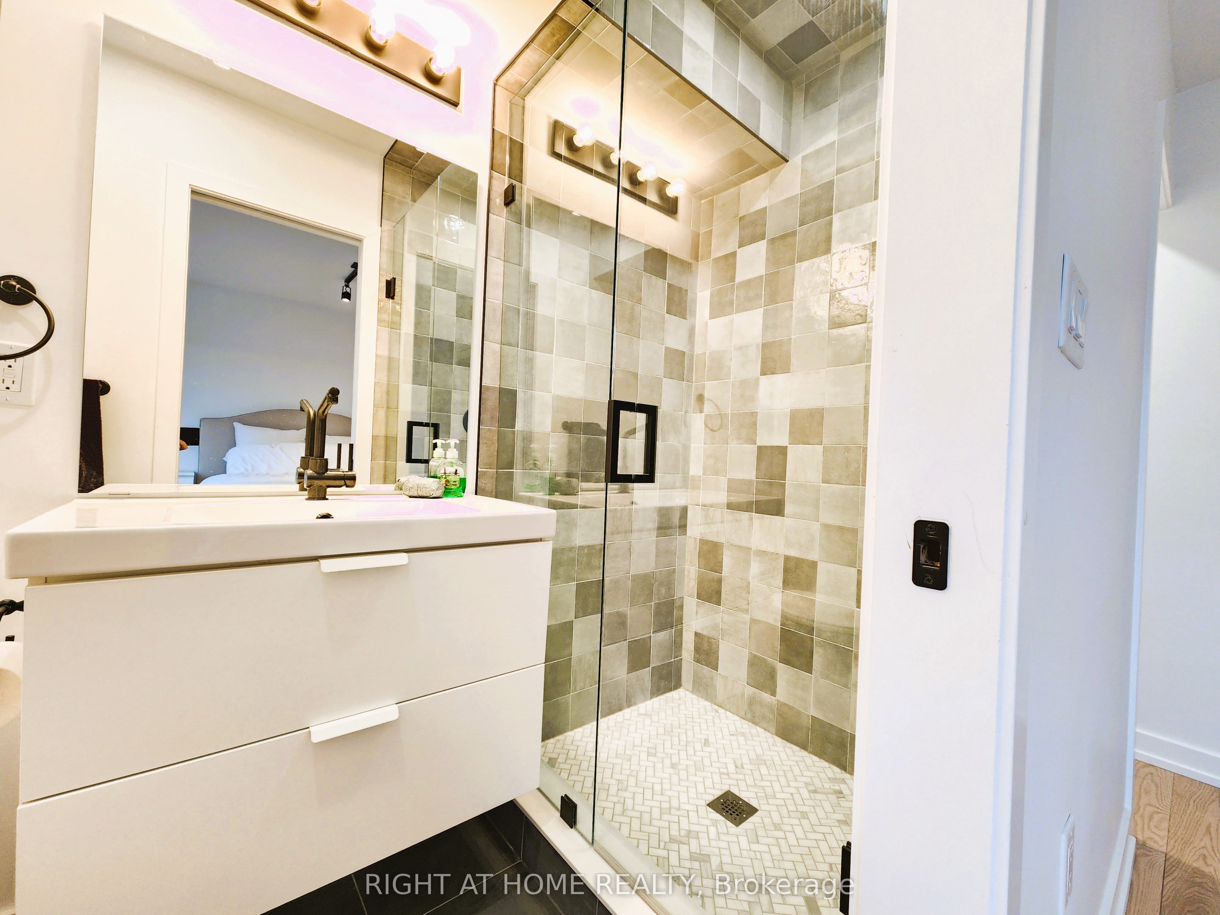 106 Lappin Avenue 4 Property Photo 7