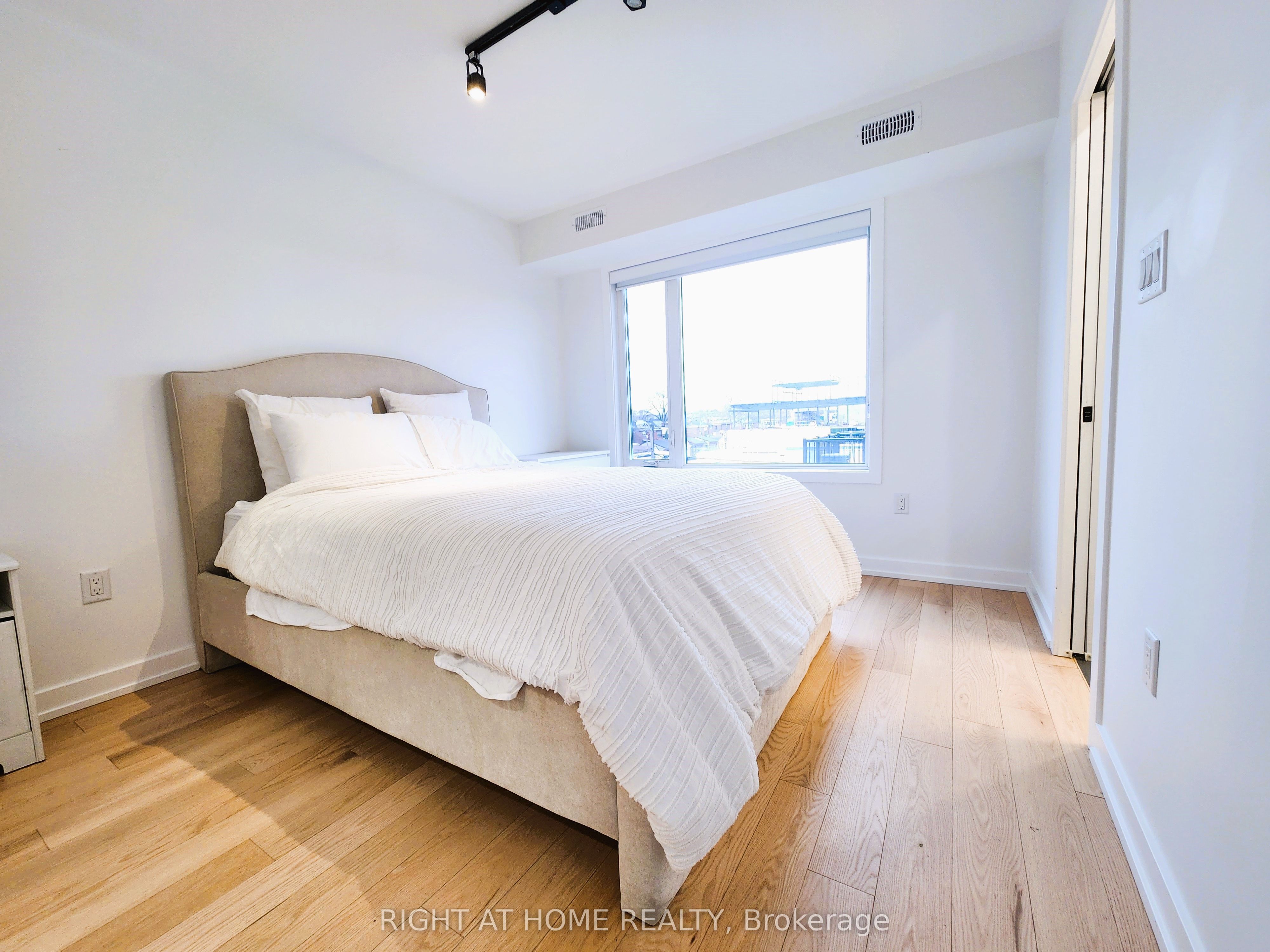 106 Lappin Avenue 4 Property Photo 11