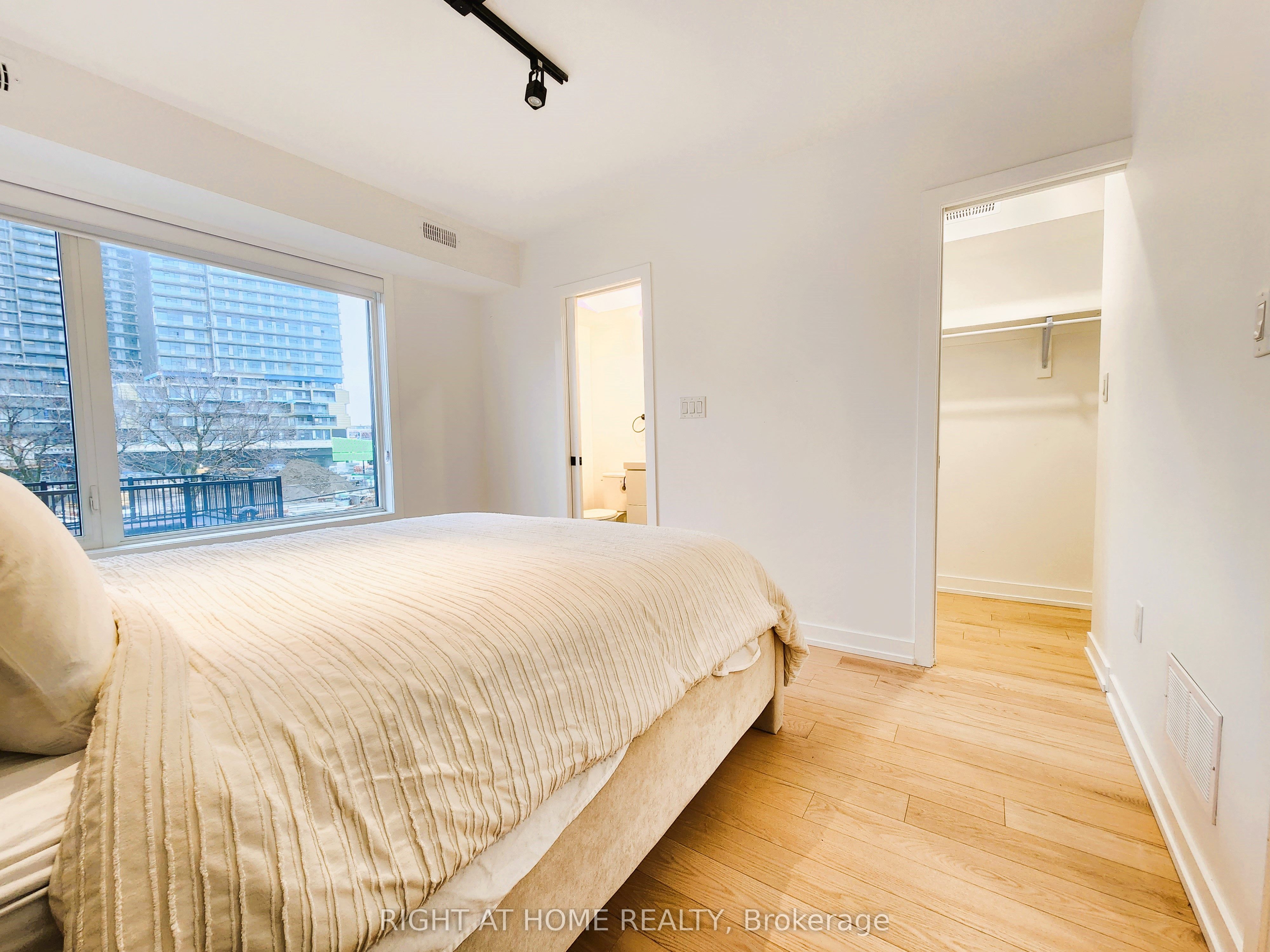 106 Lappin Avenue 4 Property Photo 12