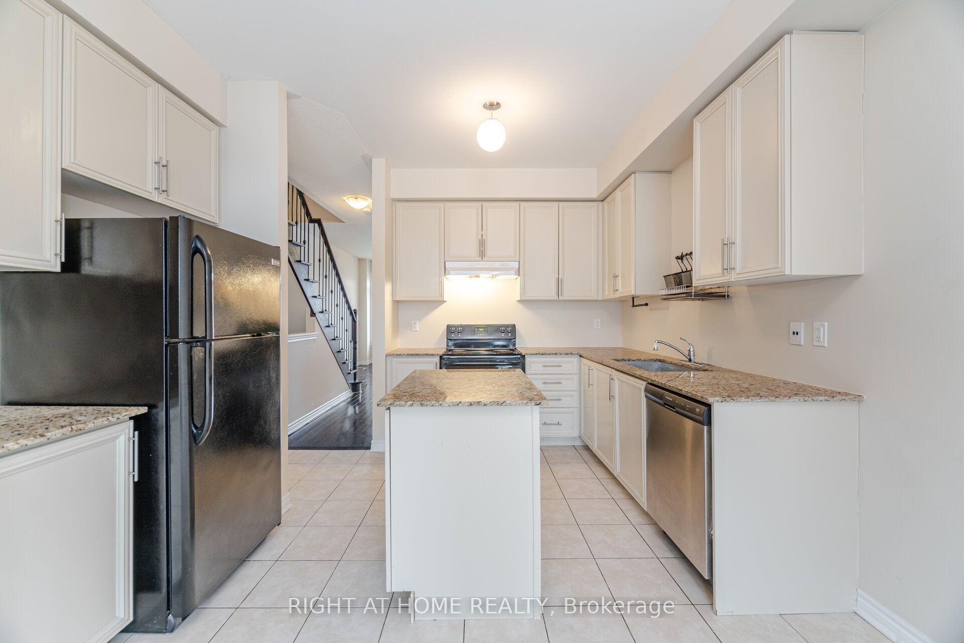 7120 Triumph Lane Property Photo 6
