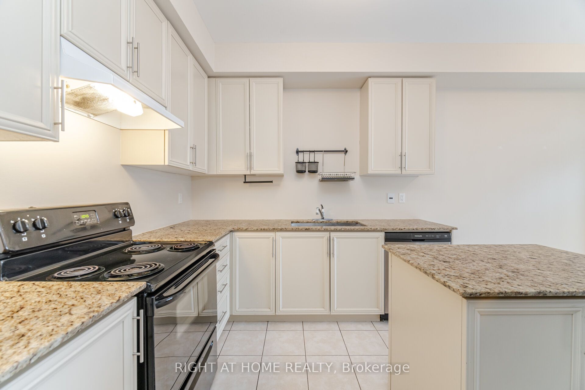 7120 Triumph Lane Property Photo 7