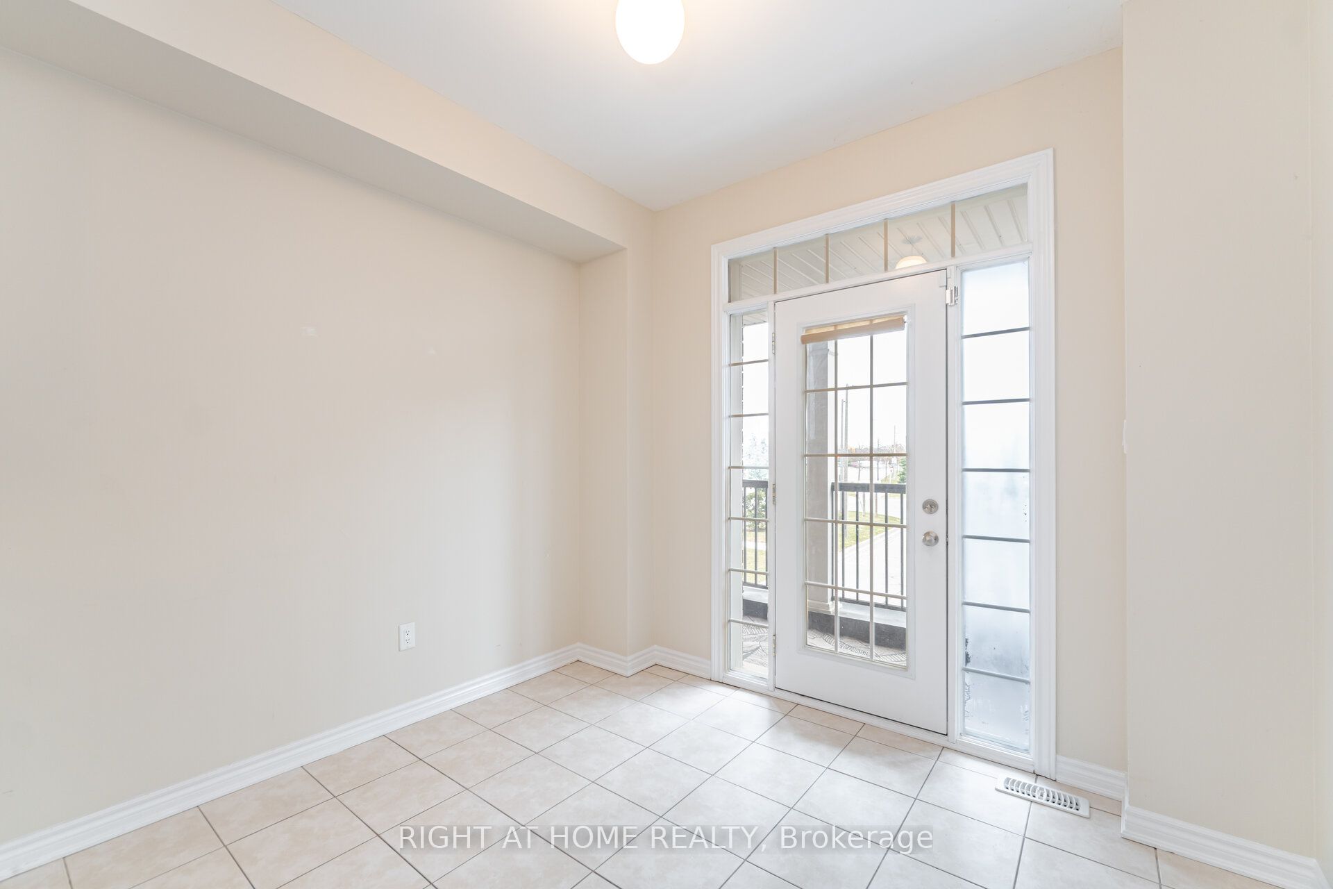 7120 Triumph Lane Property Photo 10