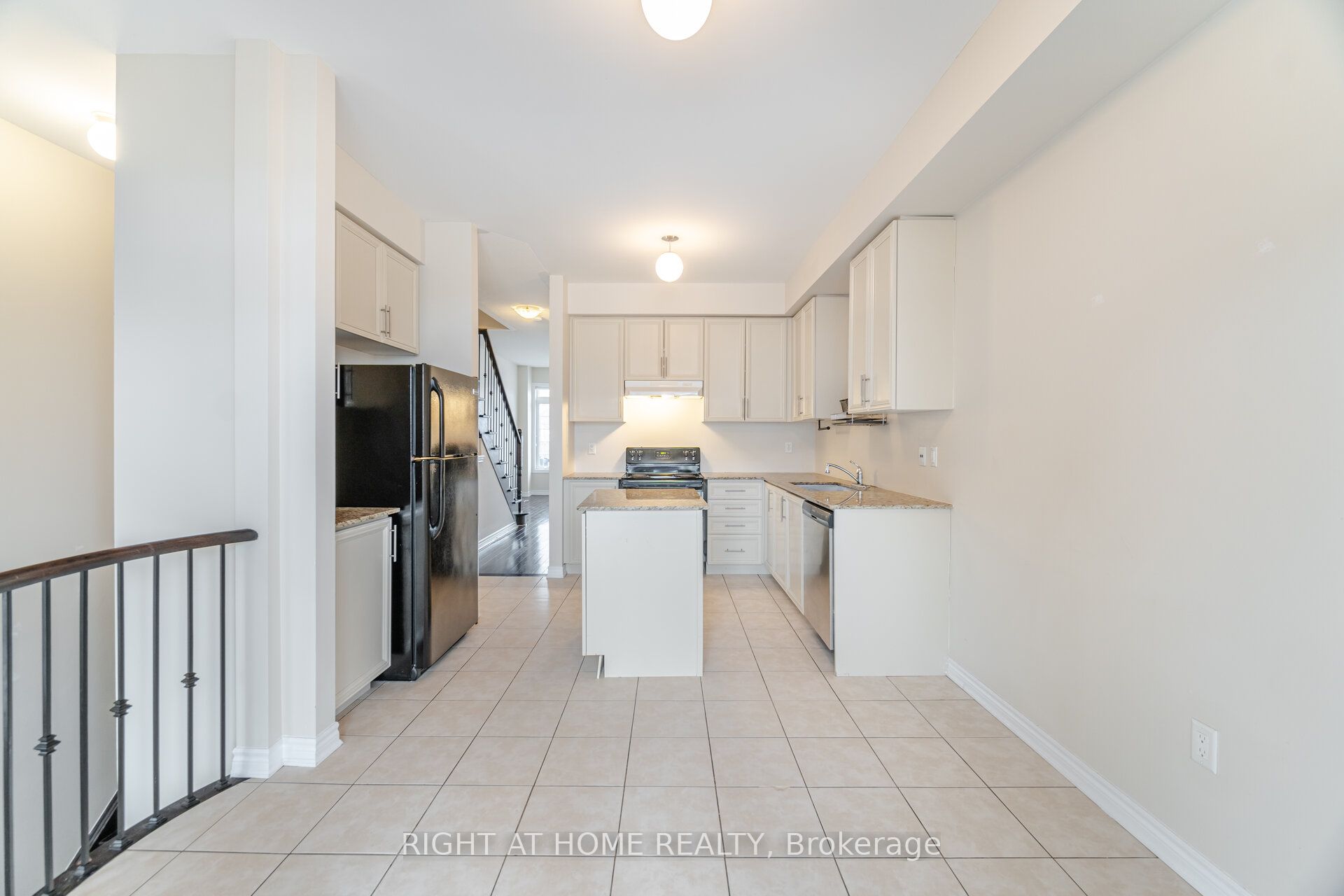 7120 Triumph Lane Property Photo 11