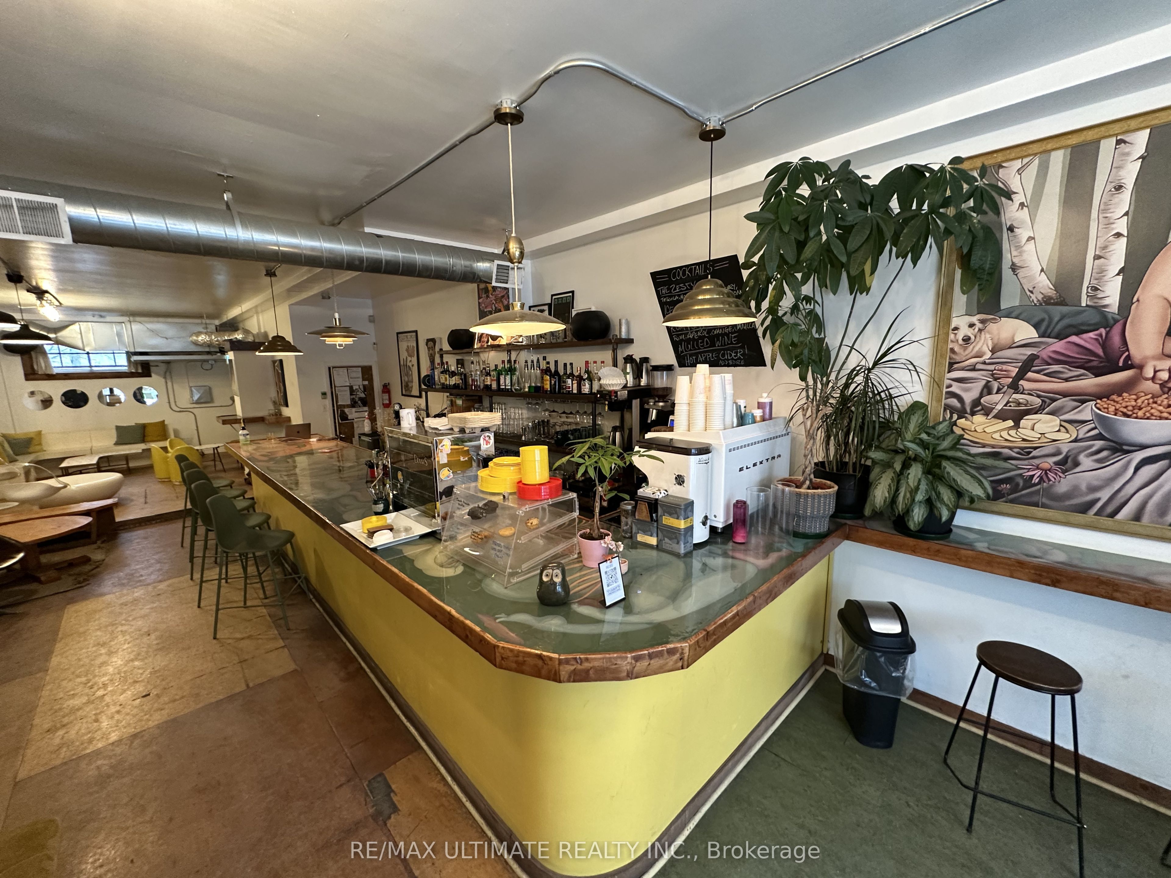 1662 Queen Street Property Photo 2