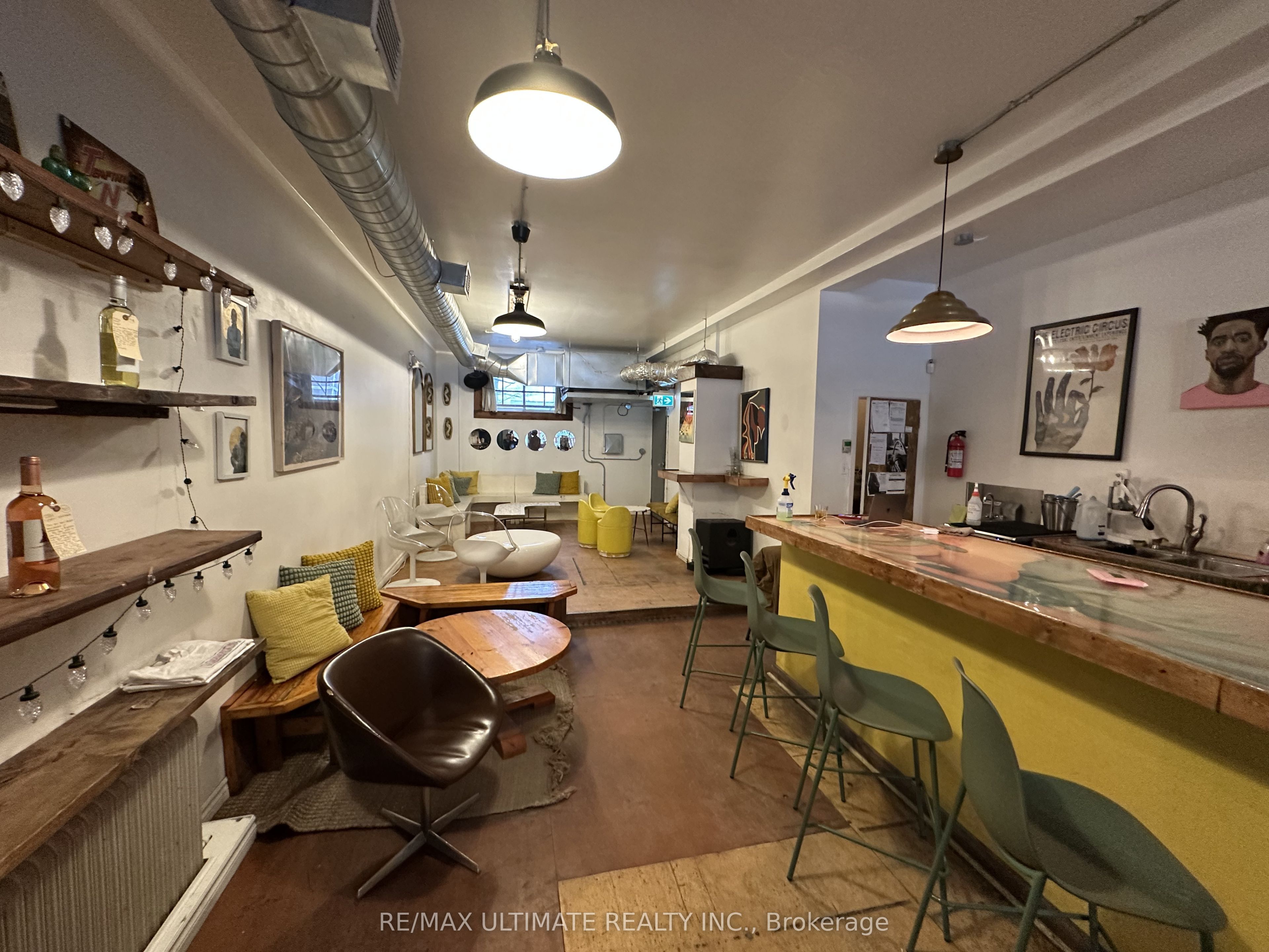 1662 Queen Street Property Photo 6