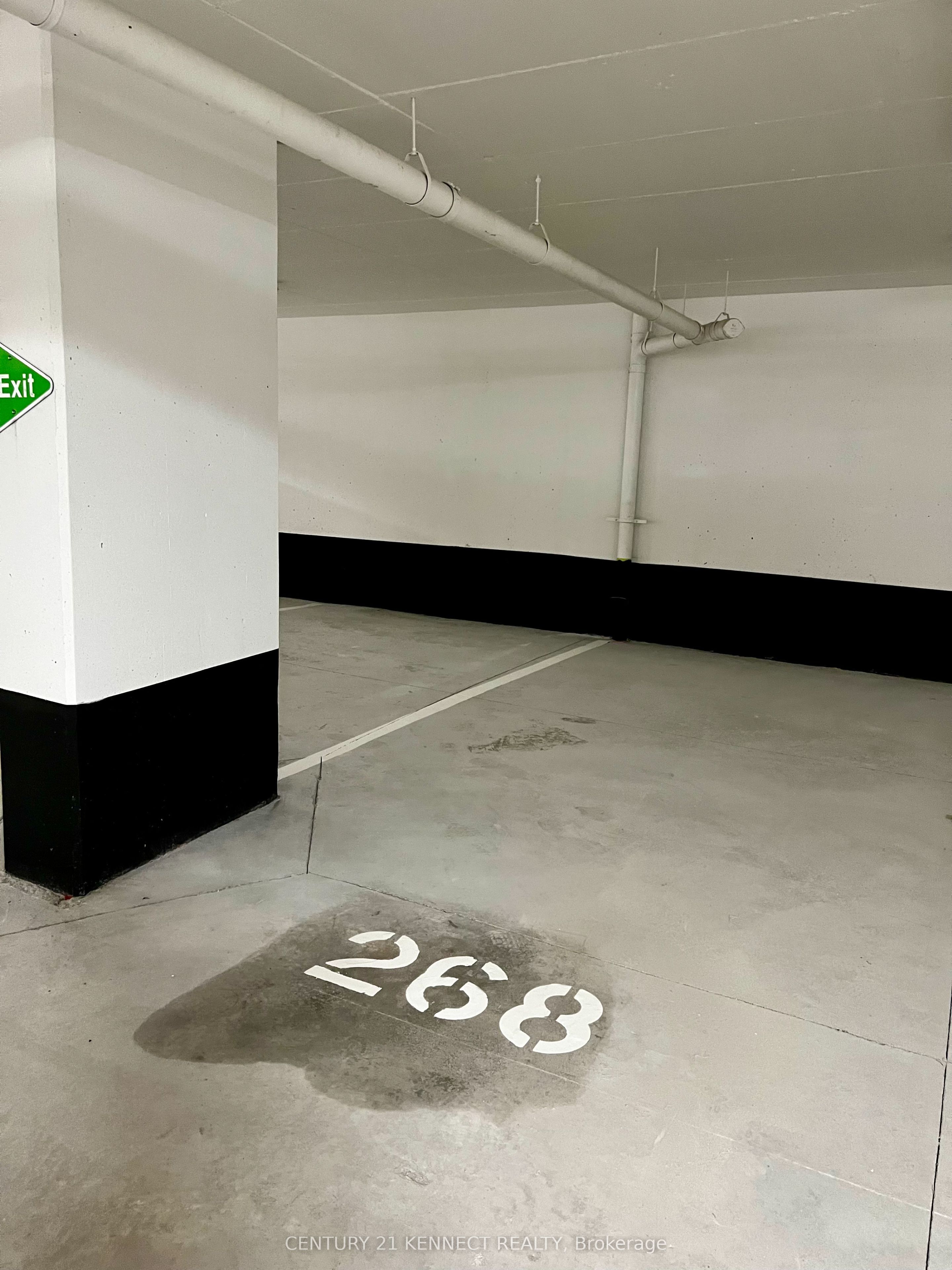 #parking - 86 Dundas Street Property Photo 1