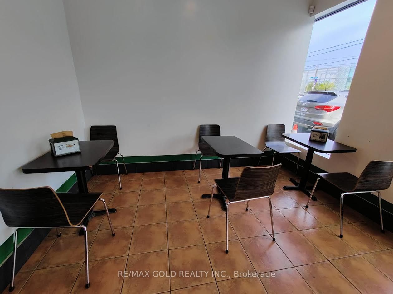 #unit 2 - 3180 Lakeshore Boulevard Property Photo 2