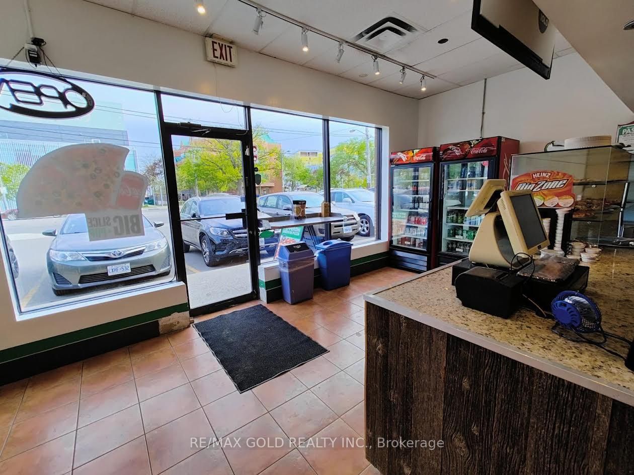 #unit 2 - 3180 Lakeshore Boulevard Property Photo 14
