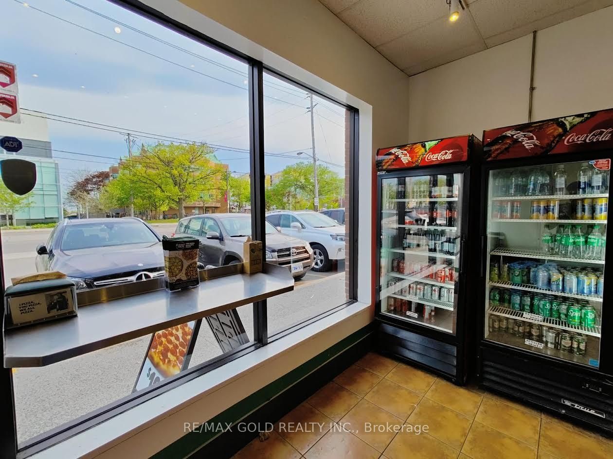 #unit 2 - 3180 Lakeshore Boulevard Property Photo 15
