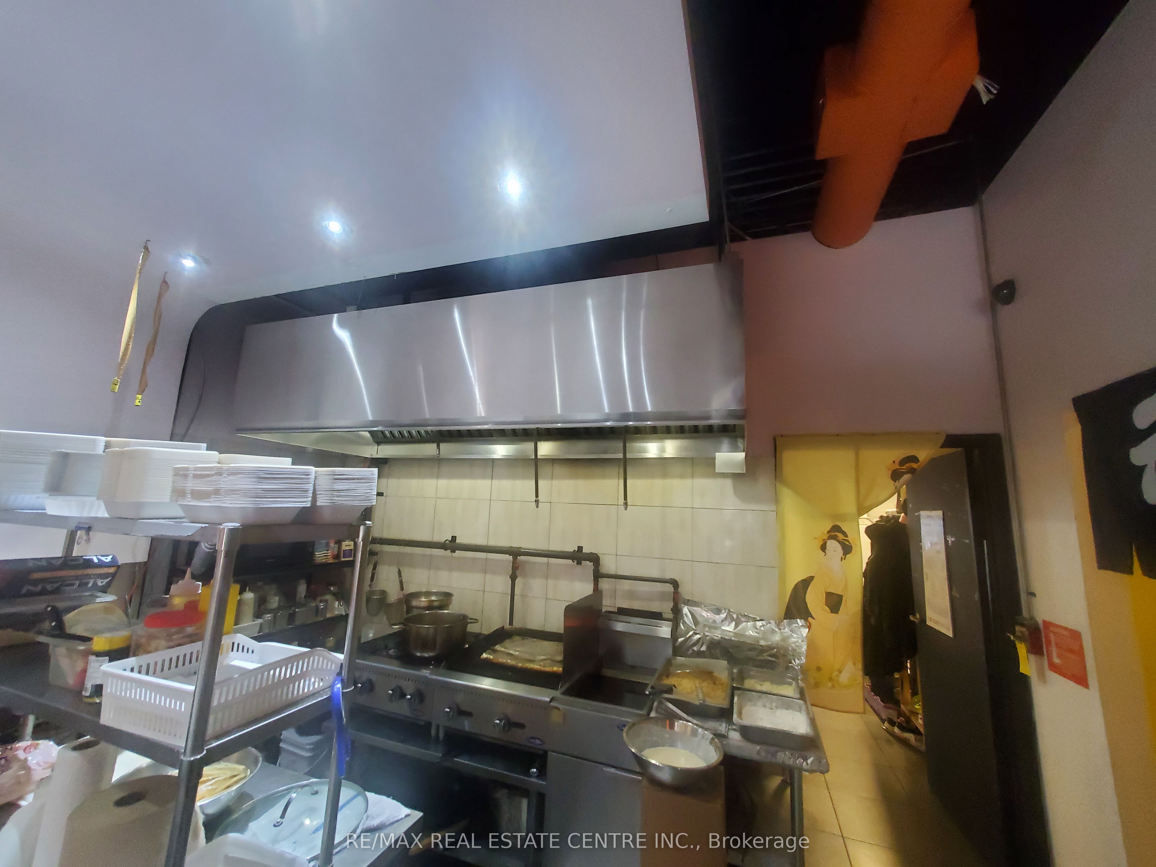 #4 - 645 Lakeshore Road Property Photo 7