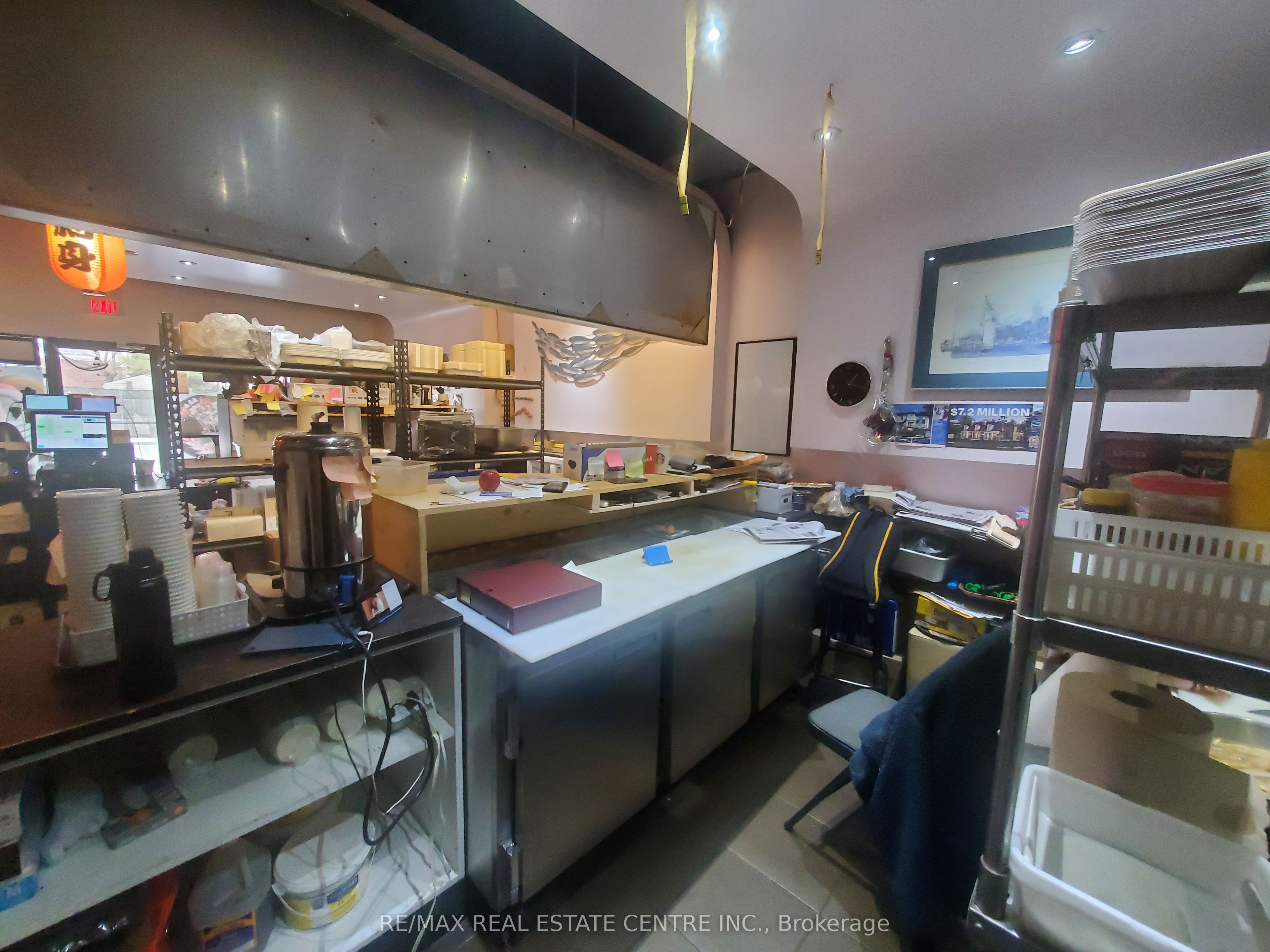 #4 - 645 Lakeshore Road Property Photo 8