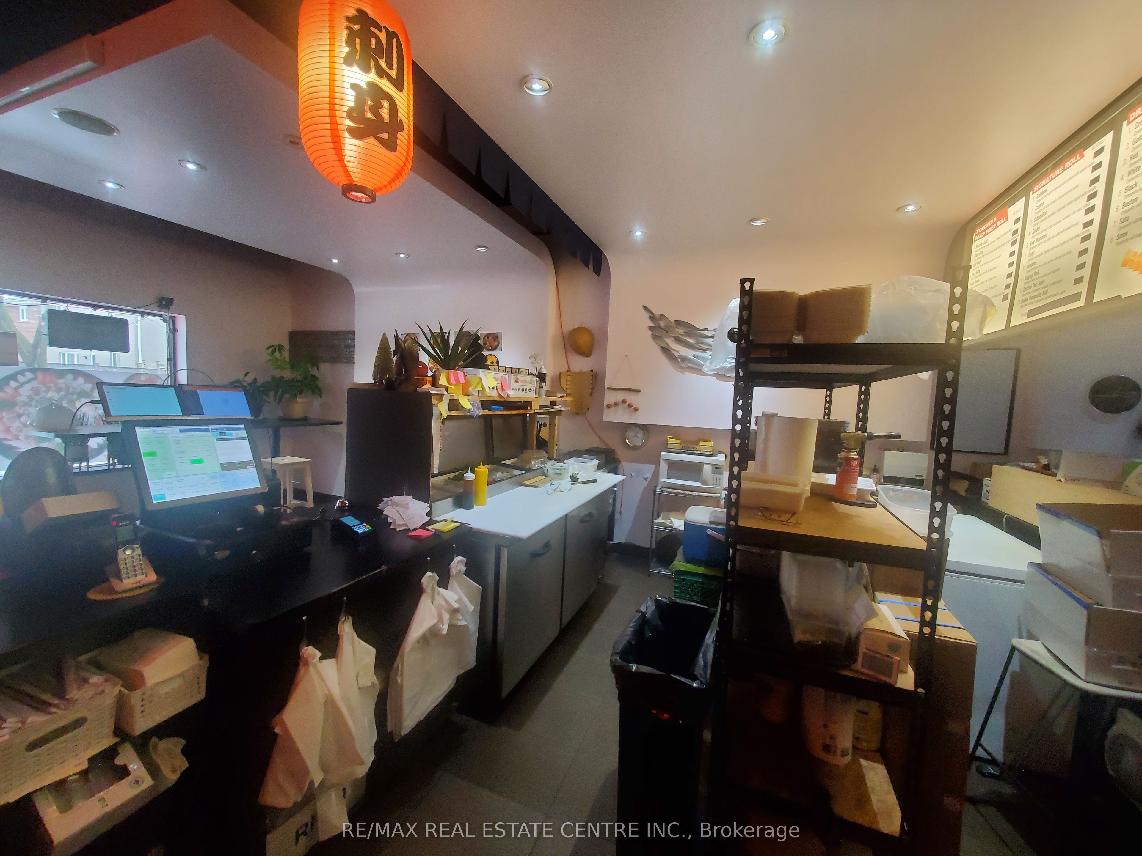 #4 - 645 Lakeshore Road Property Photo 9